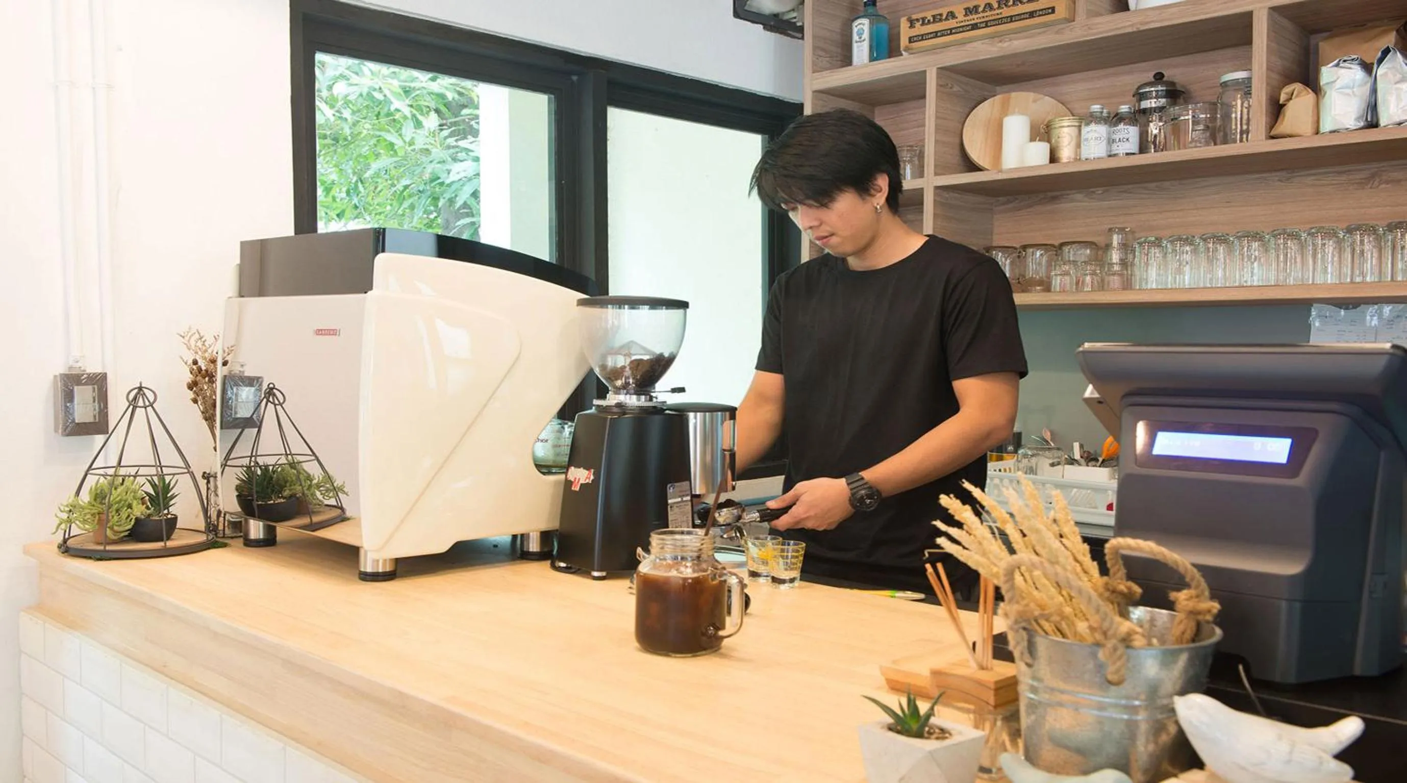 Food and drinks in Shade House - Bitec Bangna