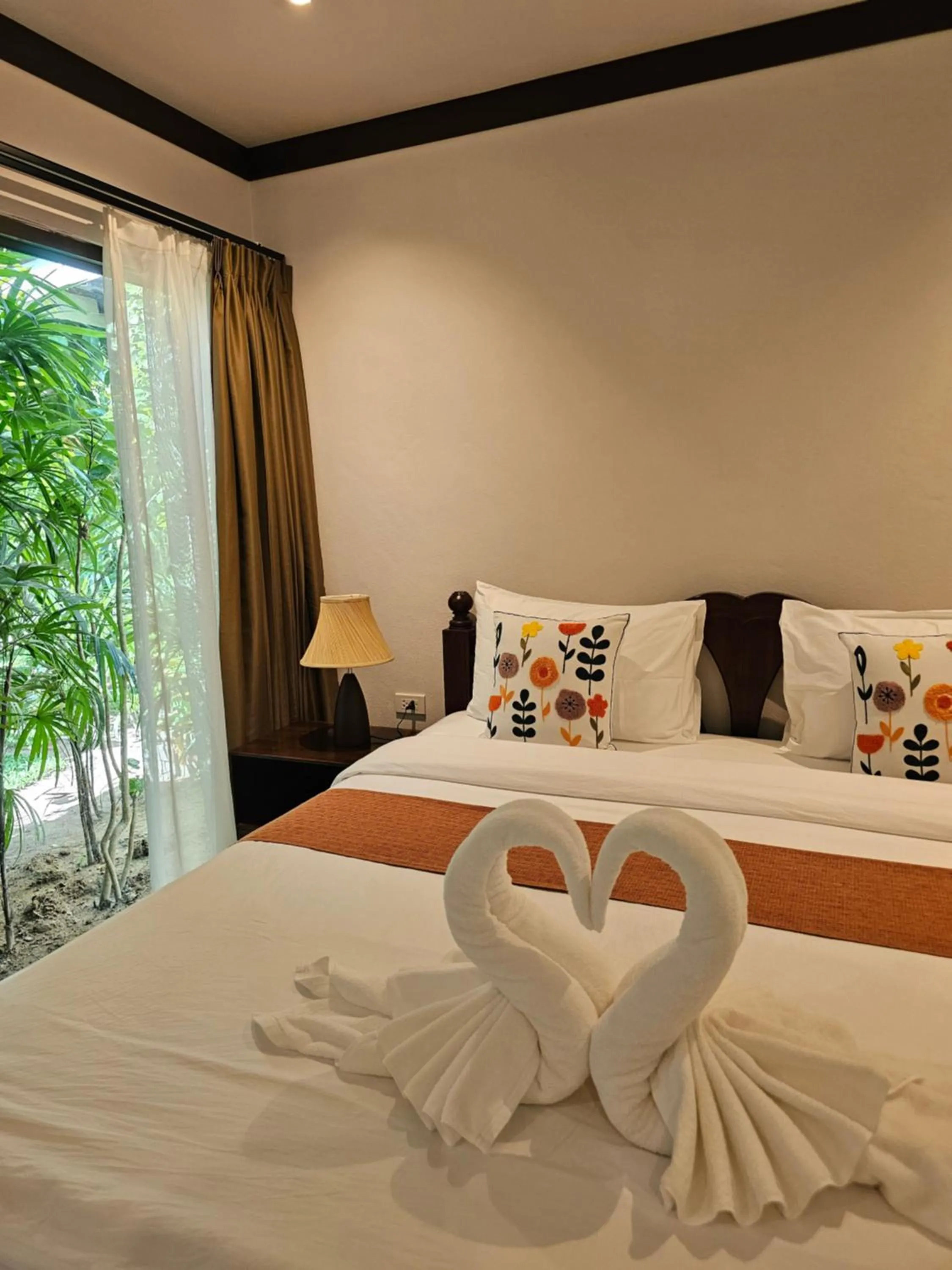 Superior King Room in Bang Po Hut