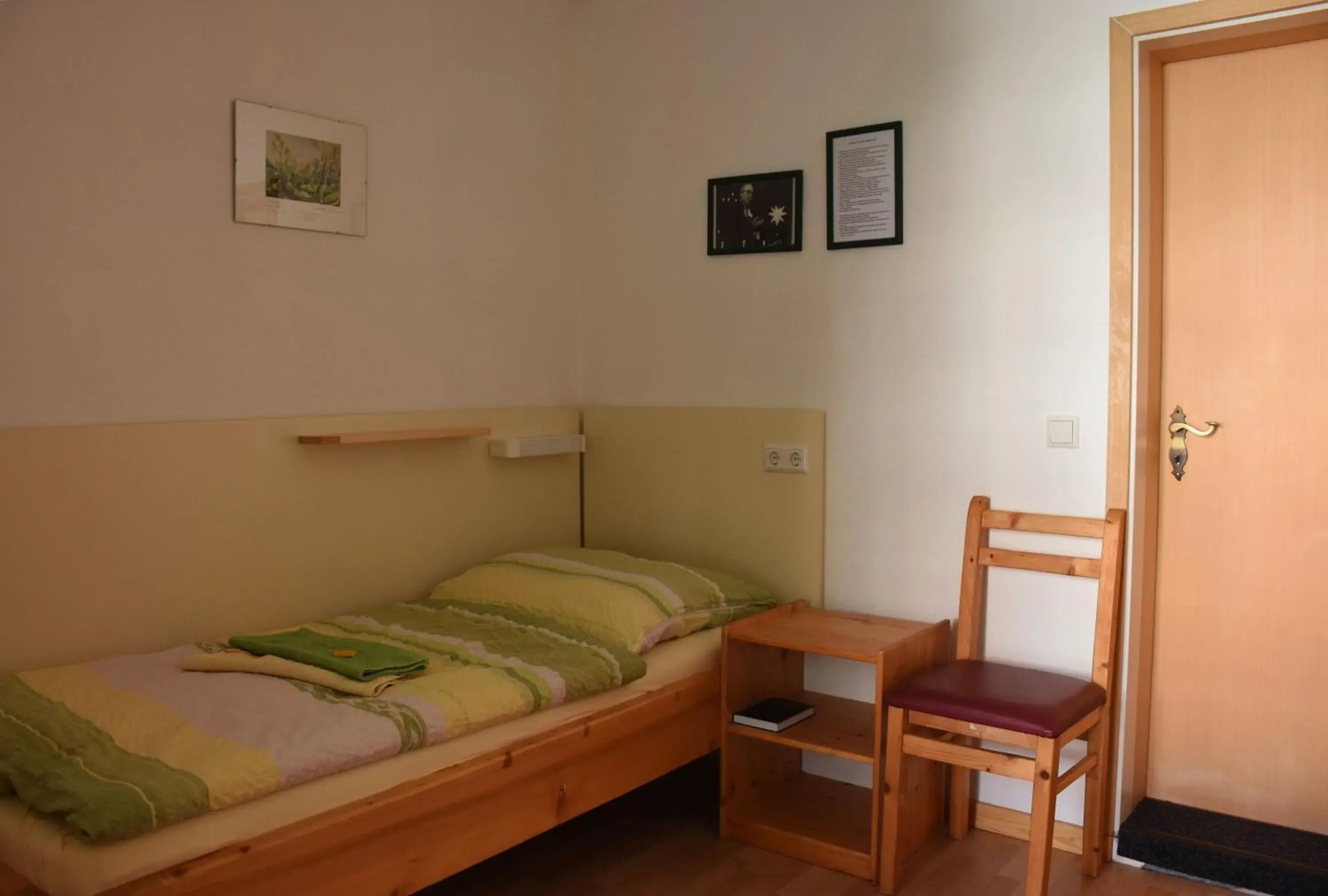 Twin Room with Bathroom - single occupancy in Pension zur Wartburg Twin Room with Bathroom - single occupancy in Pension zur Wartburg