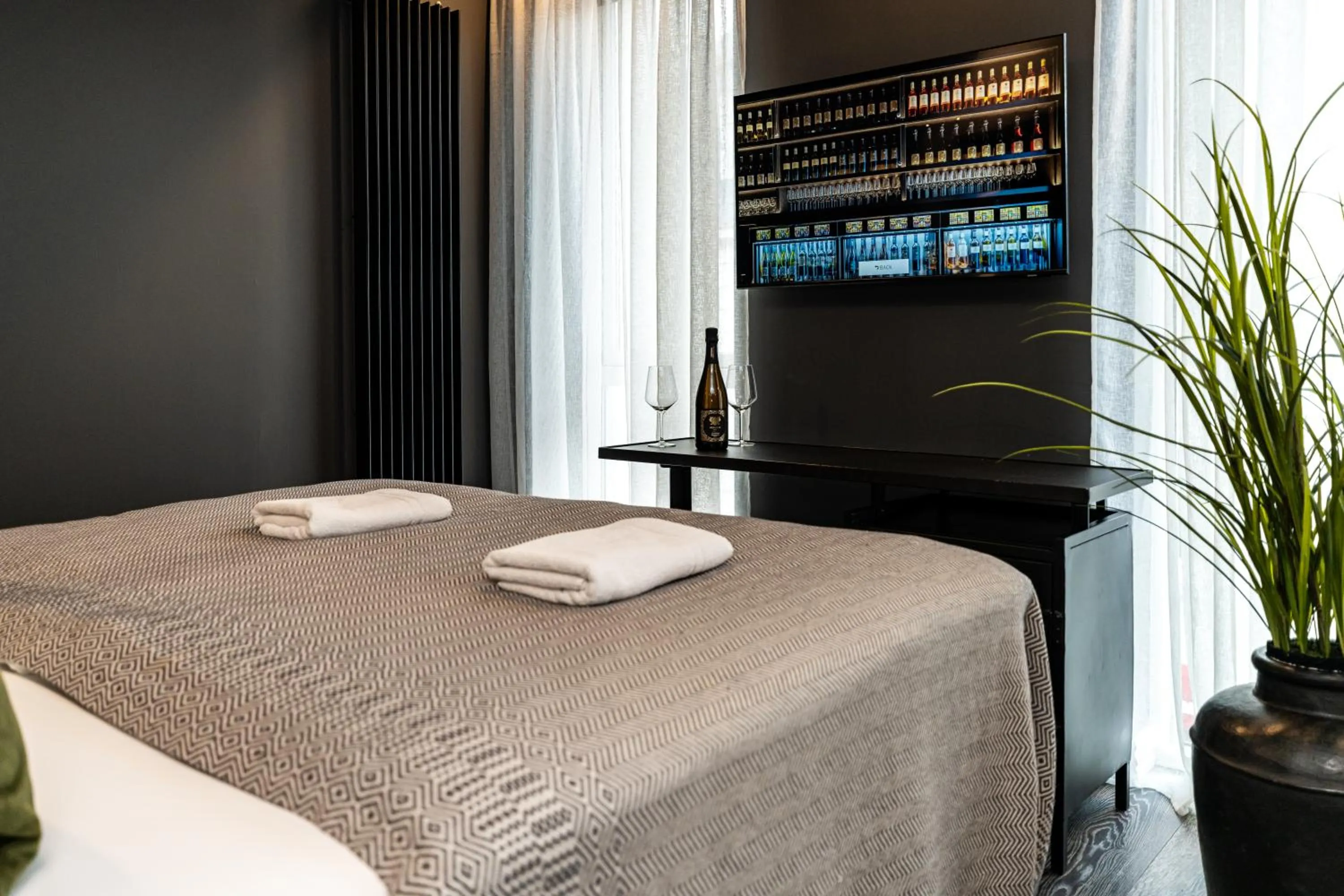 Bedroom, Bed in Vintage Apartment Hotel