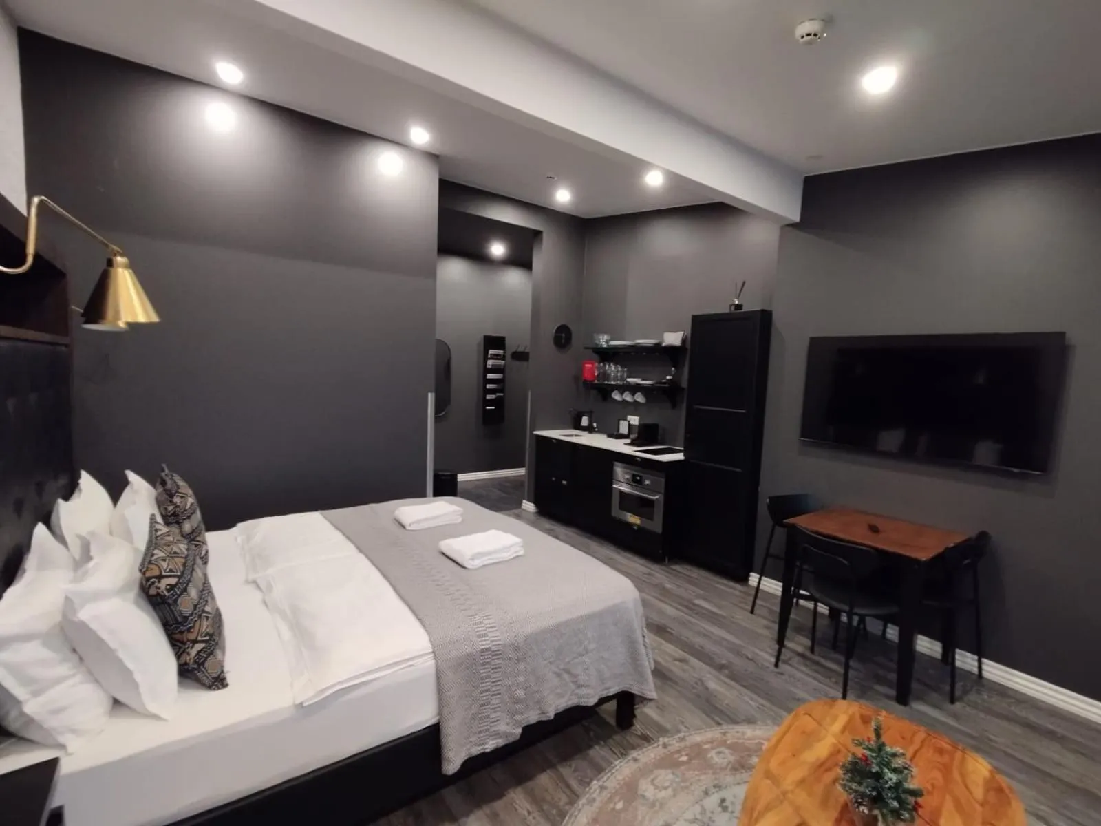 Photo of the whole room, Bed in Vintage Apartment Hotel