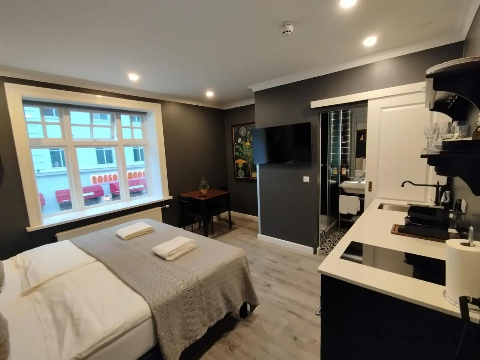 Photo of the whole room, Bed in Vintage Apartment Hotel