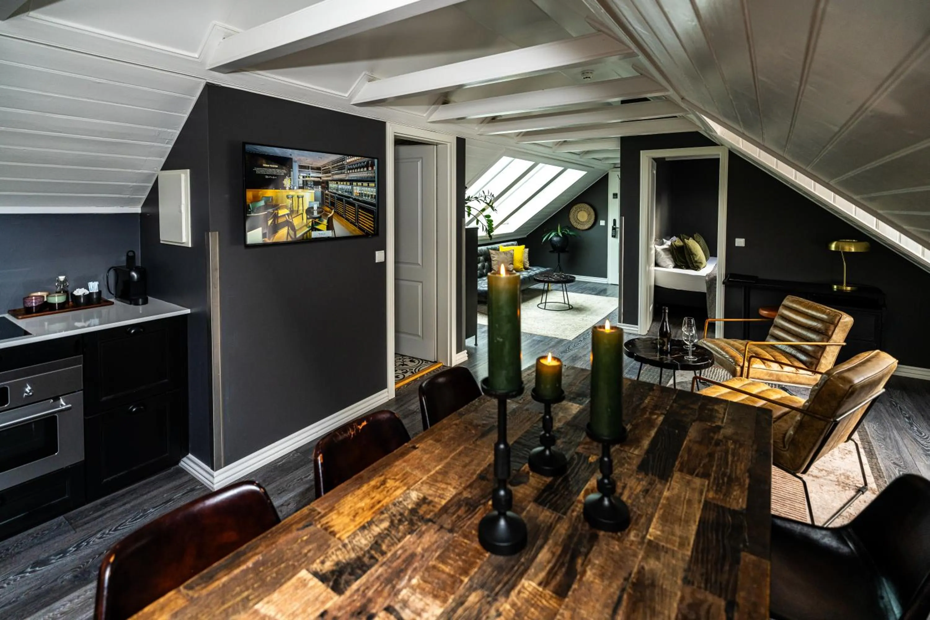 TV and multimedia in Vintage Apartment Hotel