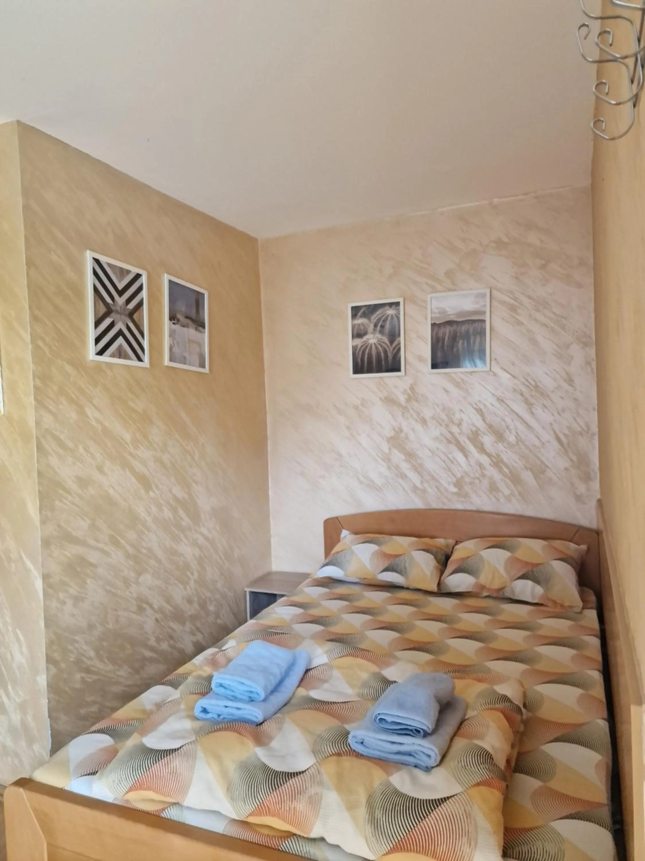 Bed in Rooms Green Set