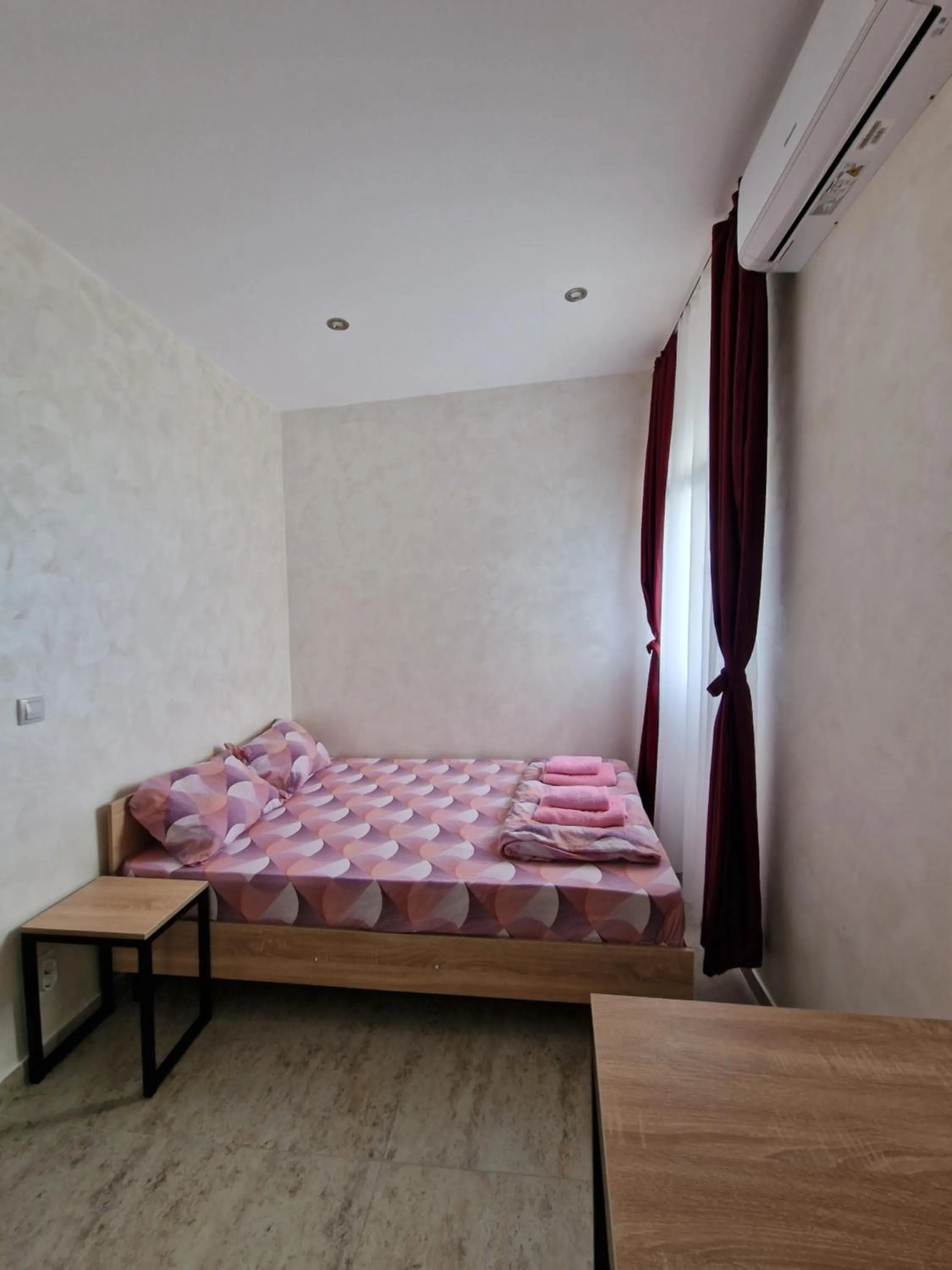 Bed in Rooms Green Set