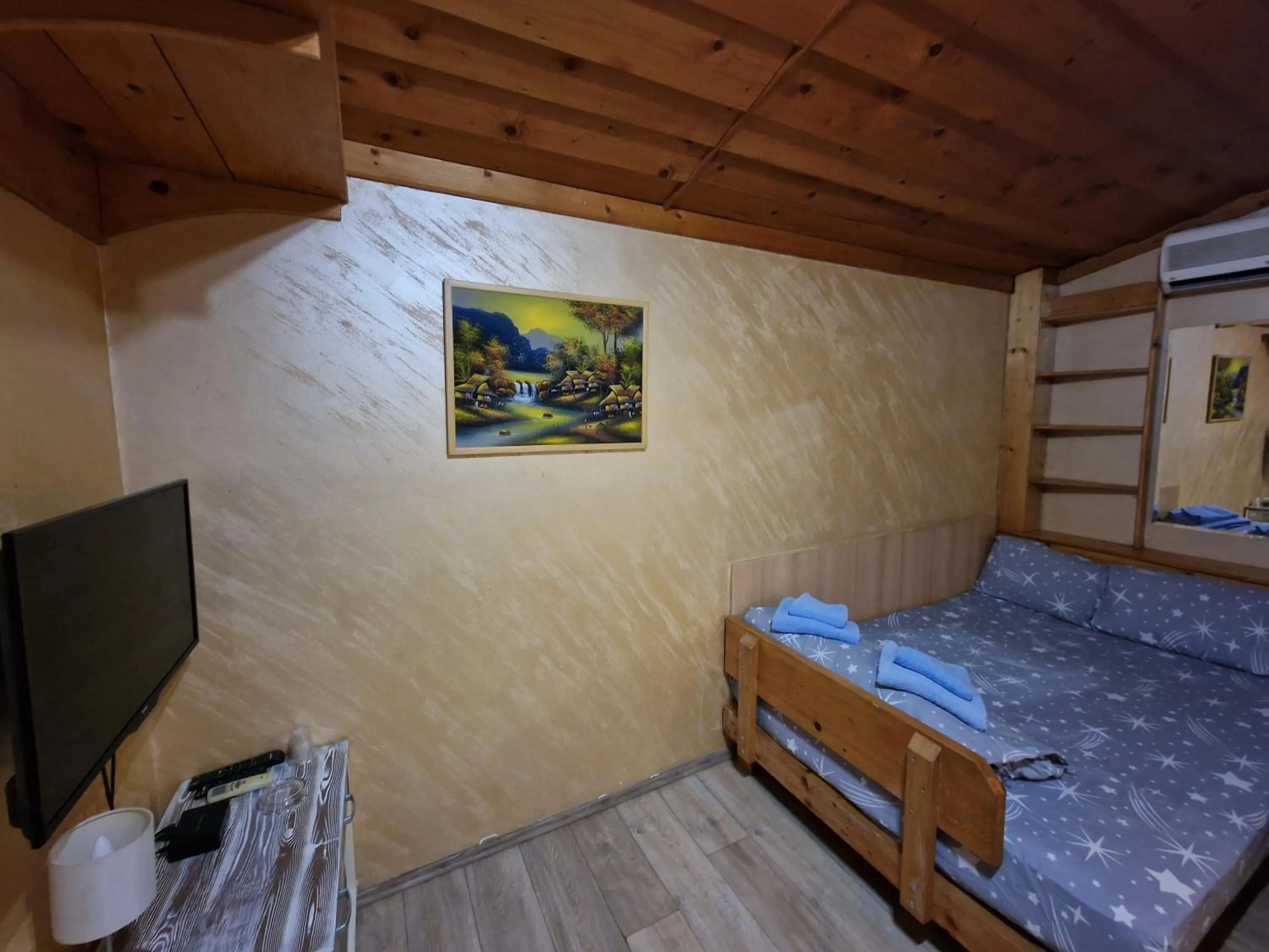 Bed in Rooms Green Set