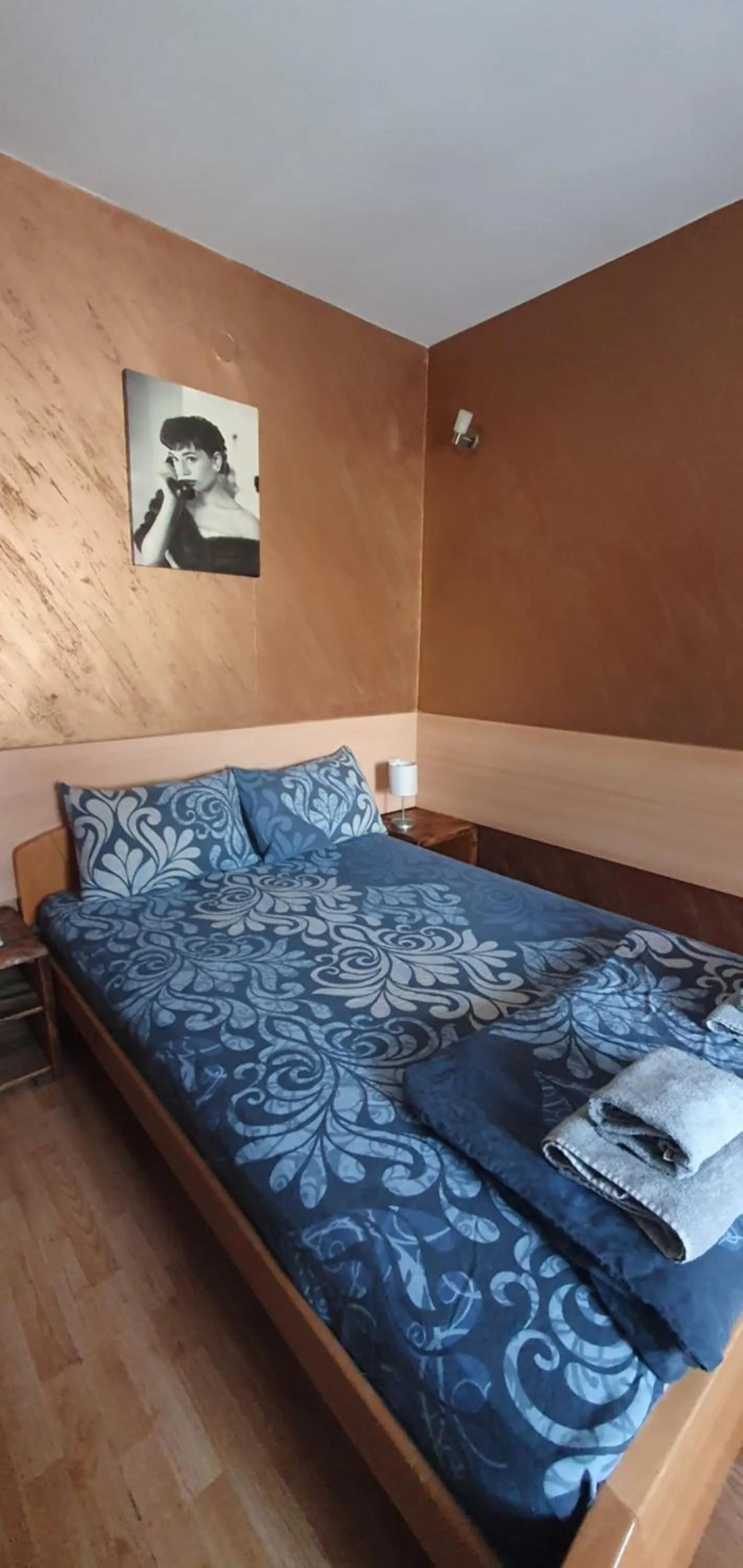 Bed in Rooms Green Set