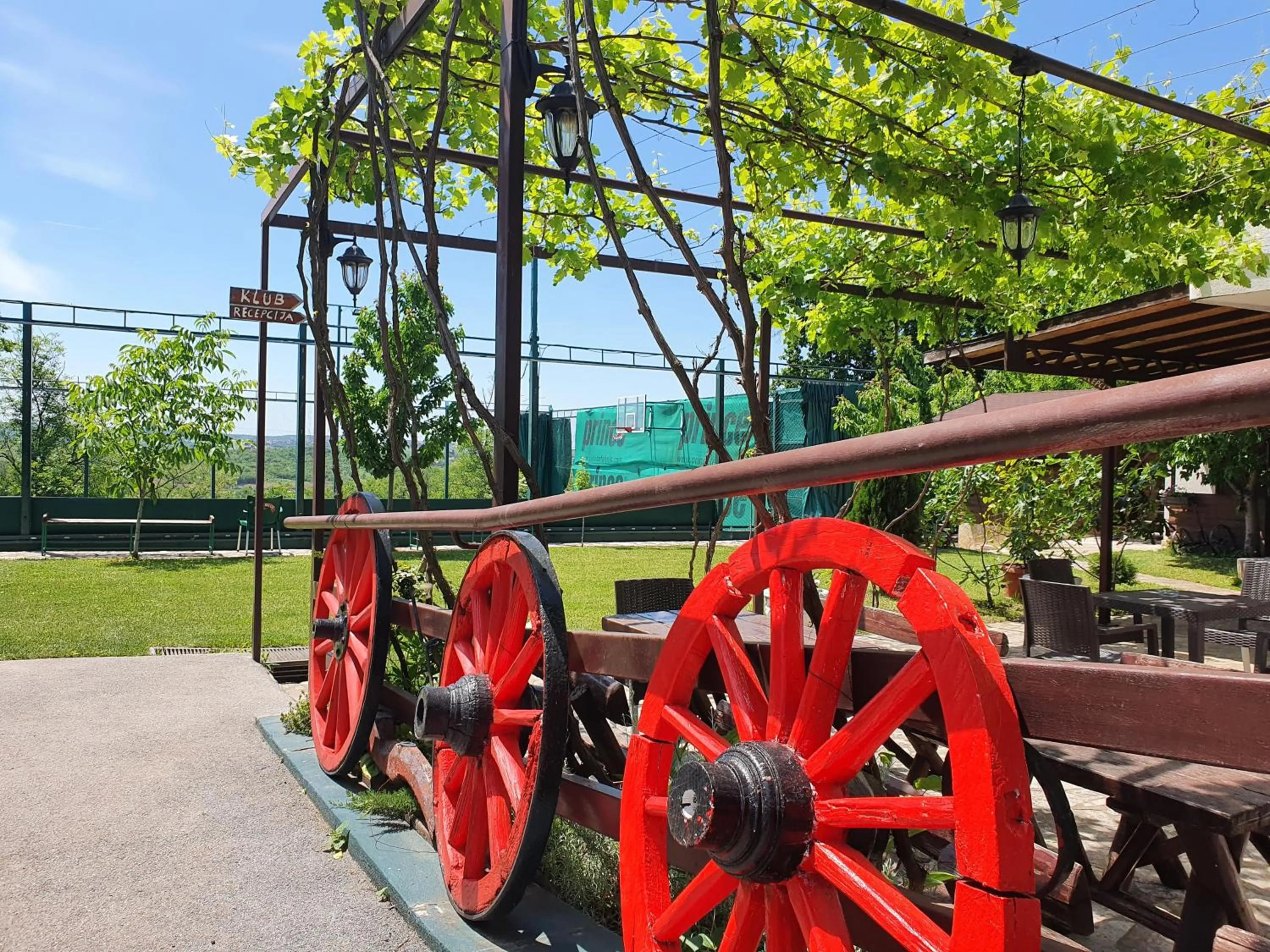 Garden view in Rooms Green Set