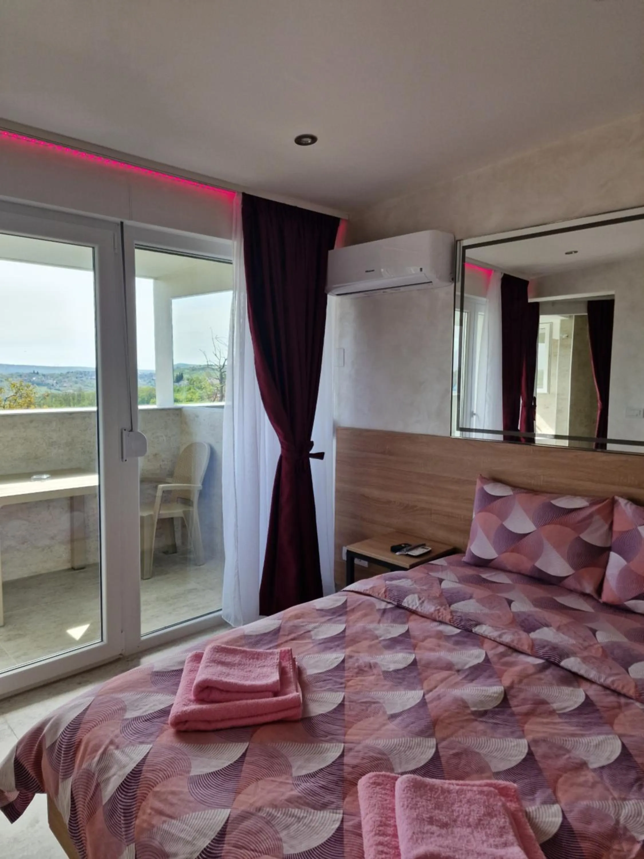 Bed in Rooms Green Set