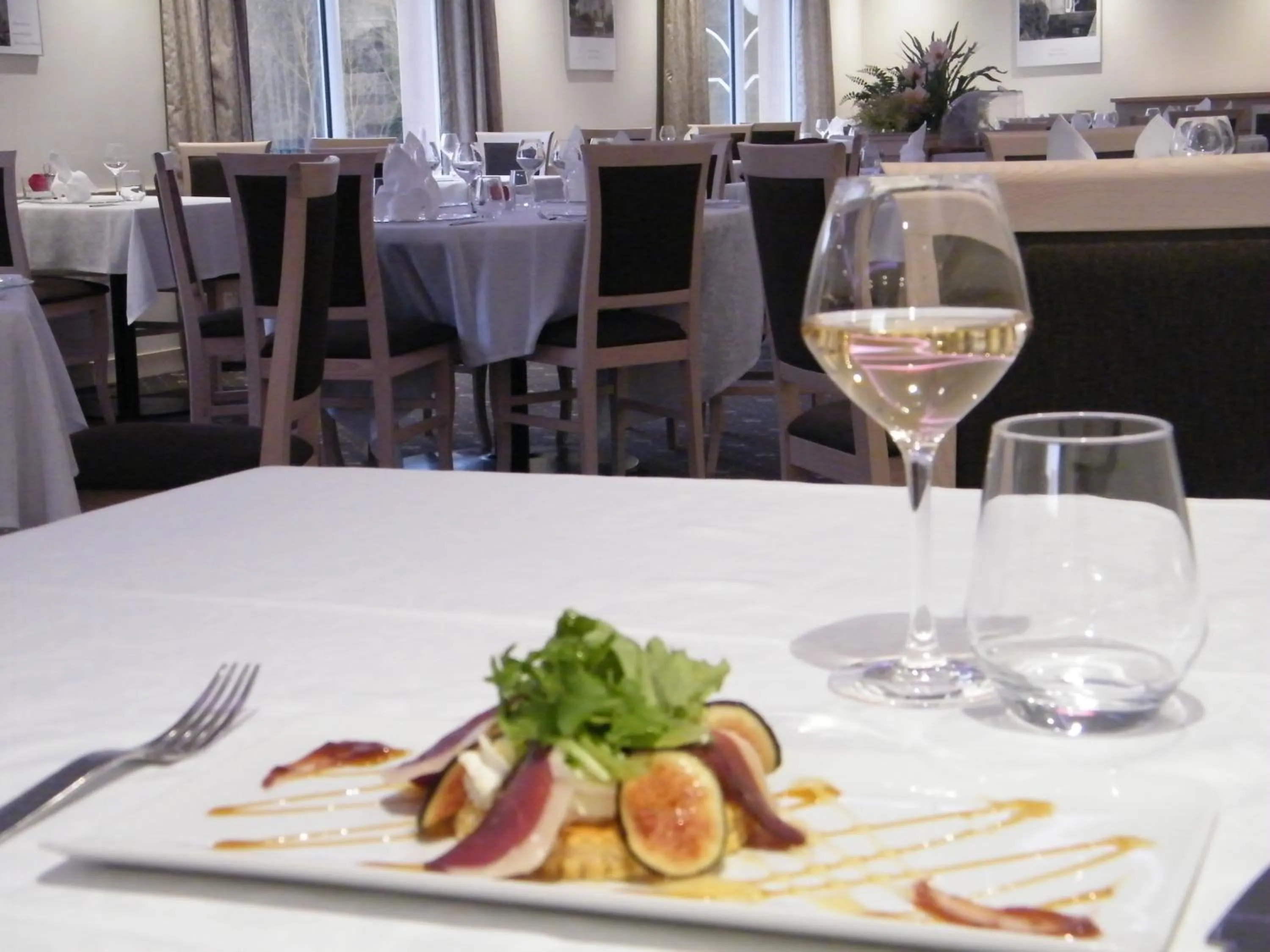 Restaurant/places to eat in Logis Hotel Restaurant de l'Abbaye