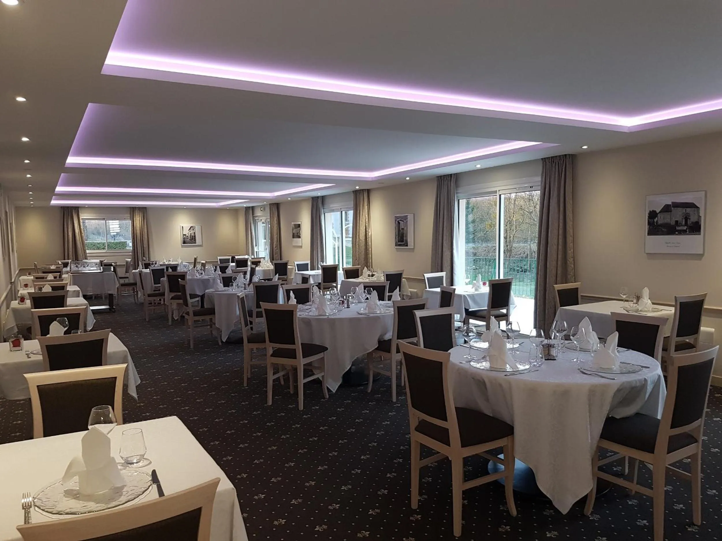 Restaurant/places to eat in Logis Hotel Restaurant de l'Abbaye