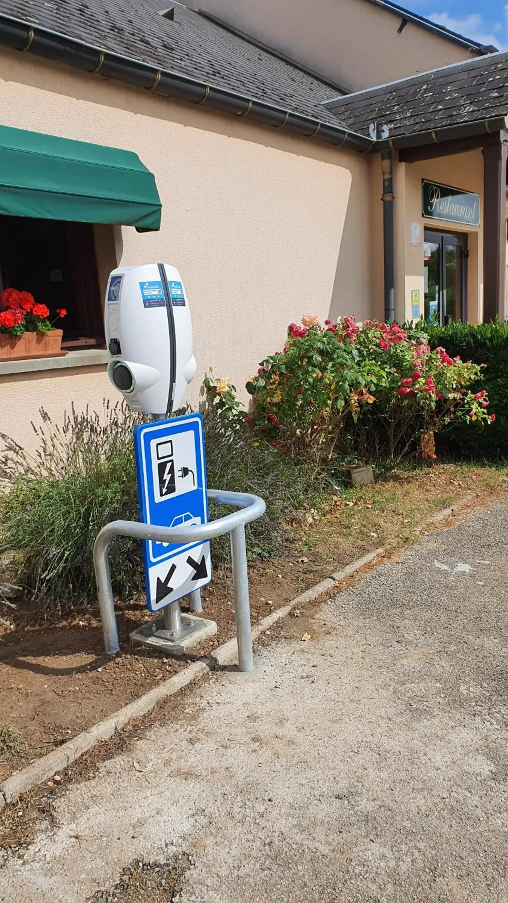 Property building in Logis Hotel Restaurant de l'Abbaye Property building in Logis Hotel Restaurant de l'Abbaye