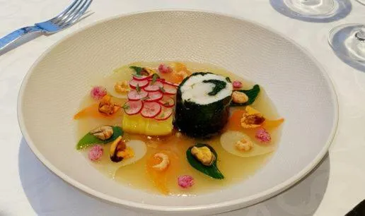 Restaurant/places to eat in Logis Hotel Restaurant de l'Abbaye