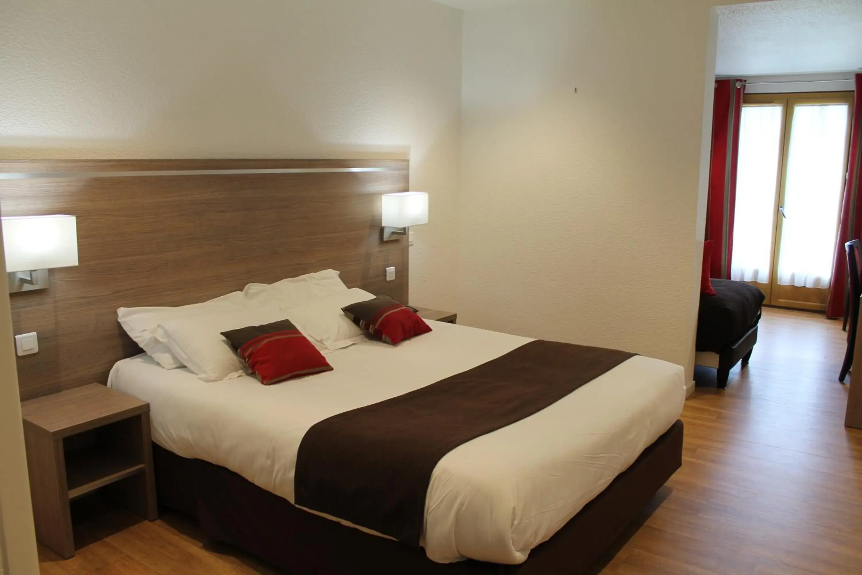 Bedroom, Bed in Logis Hotel Restaurant de l'Abbaye Bedroom, Bed in Logis Hotel Restaurant de l'Abbaye