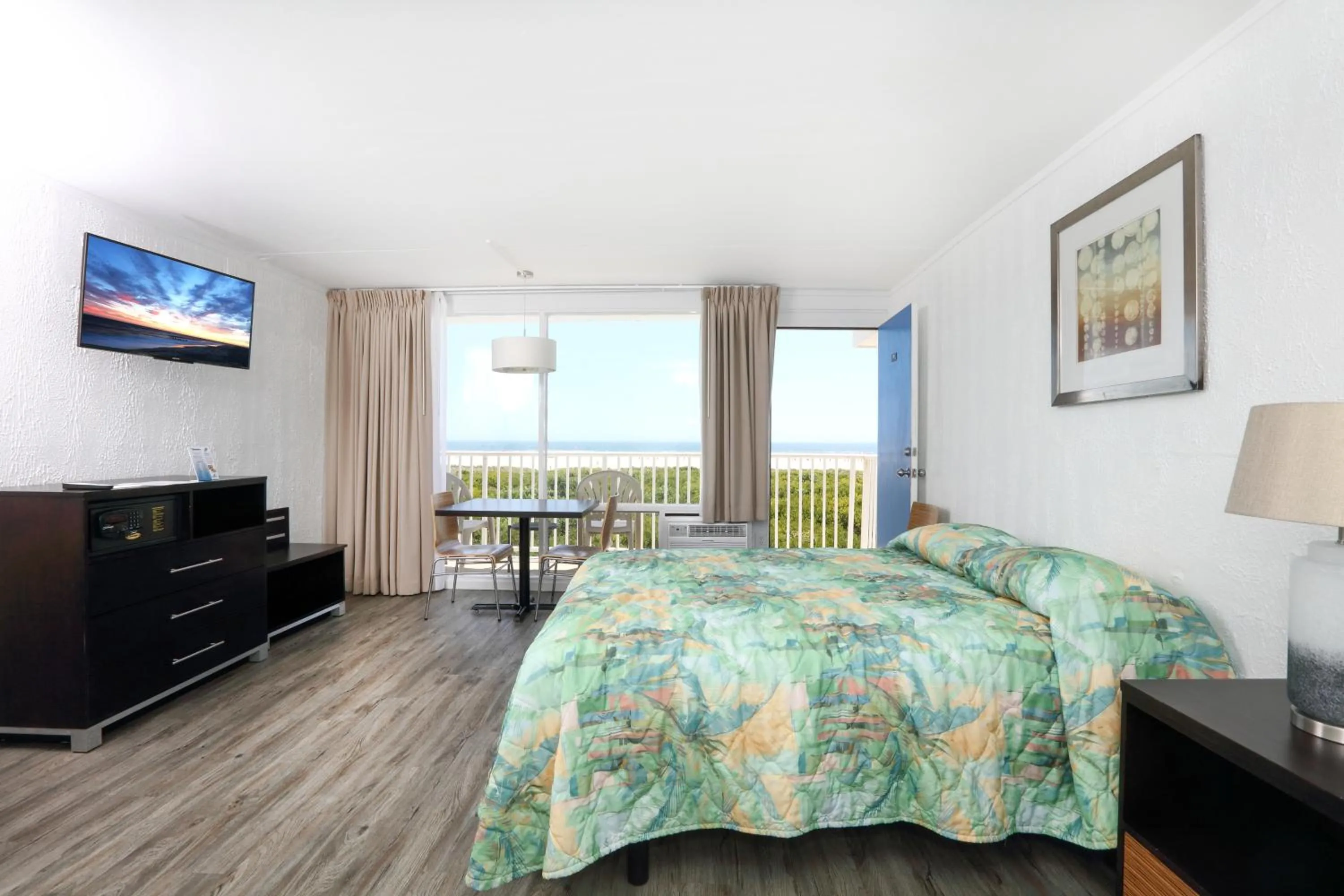 Bed in Olympic Island Beach Resort