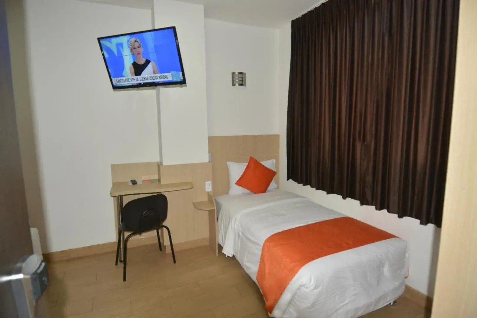 Family Room with Private Bathroom in Hotel Granada Plaza Family Room with Private Bathroom in Hotel Granada Plaza