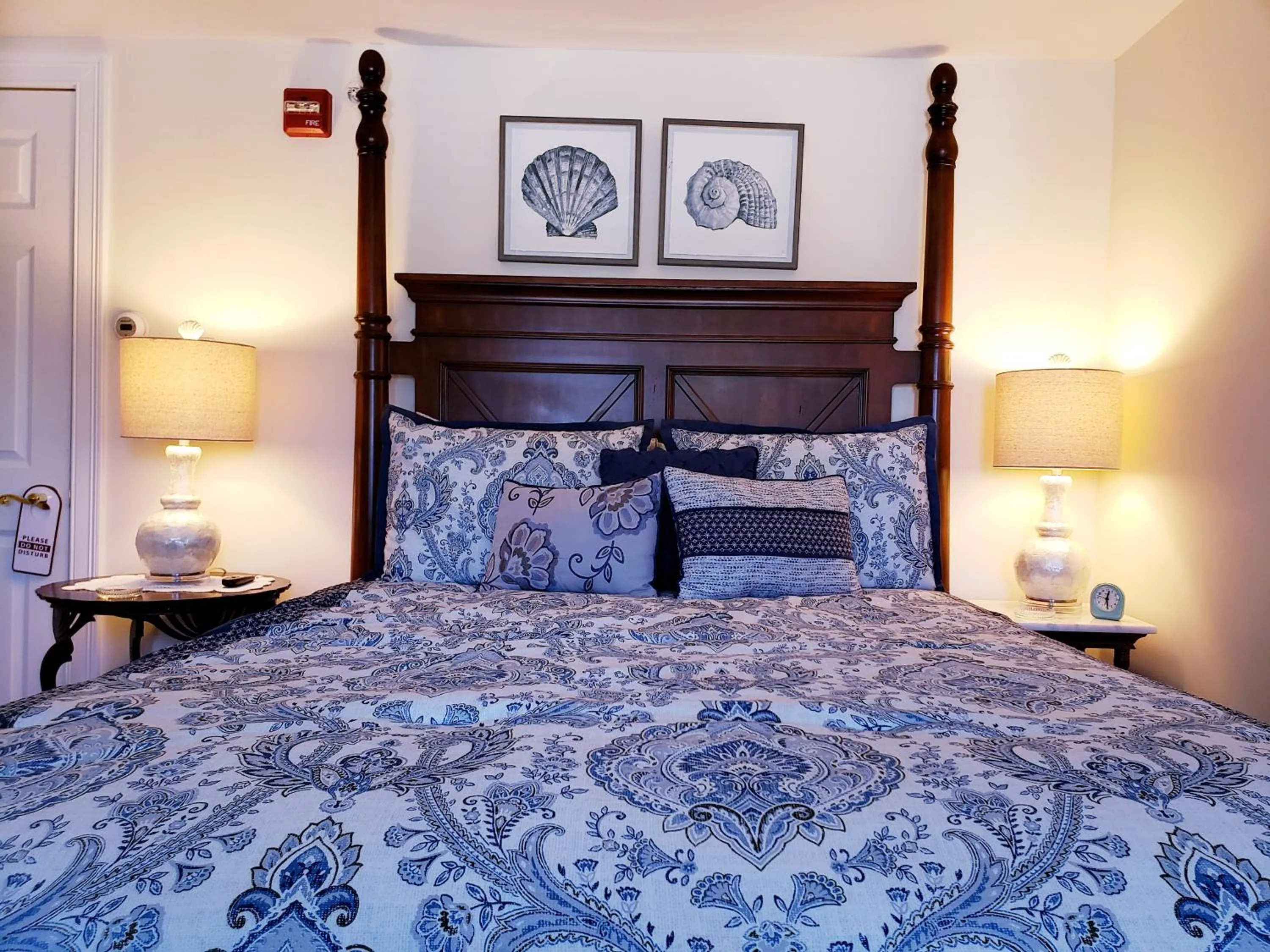 Deluxe Queen Room in Elmere House Bed & Breakfast
