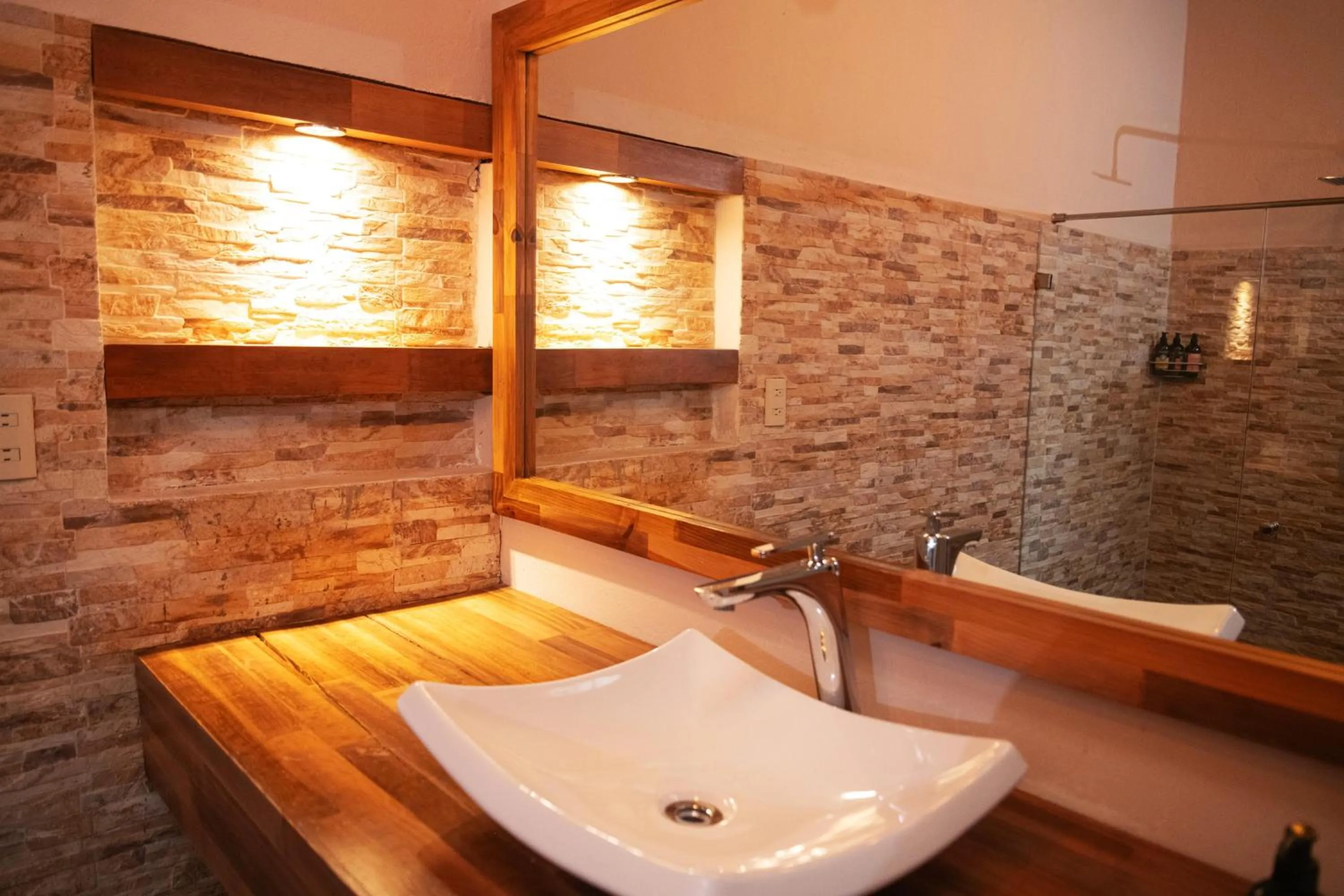 Bathroom in Sereno Hotel