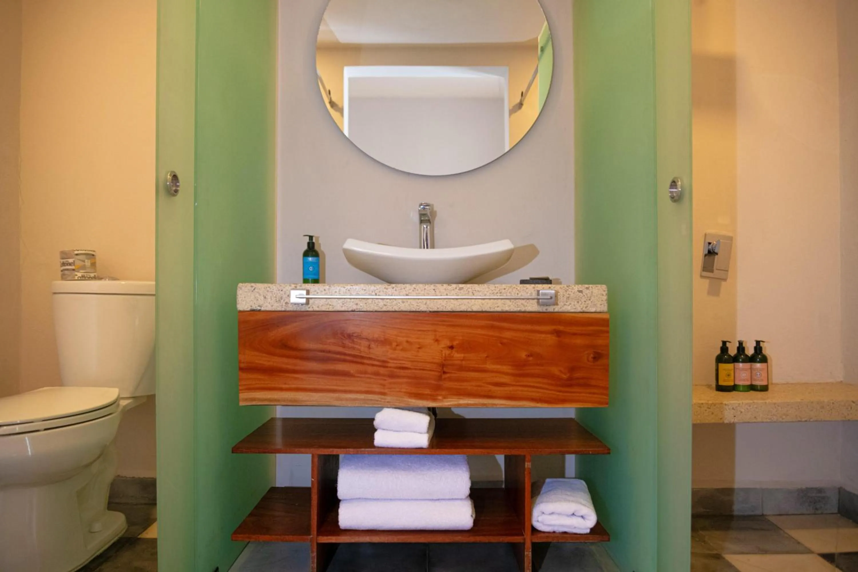 Bathroom in Sereno Hotel