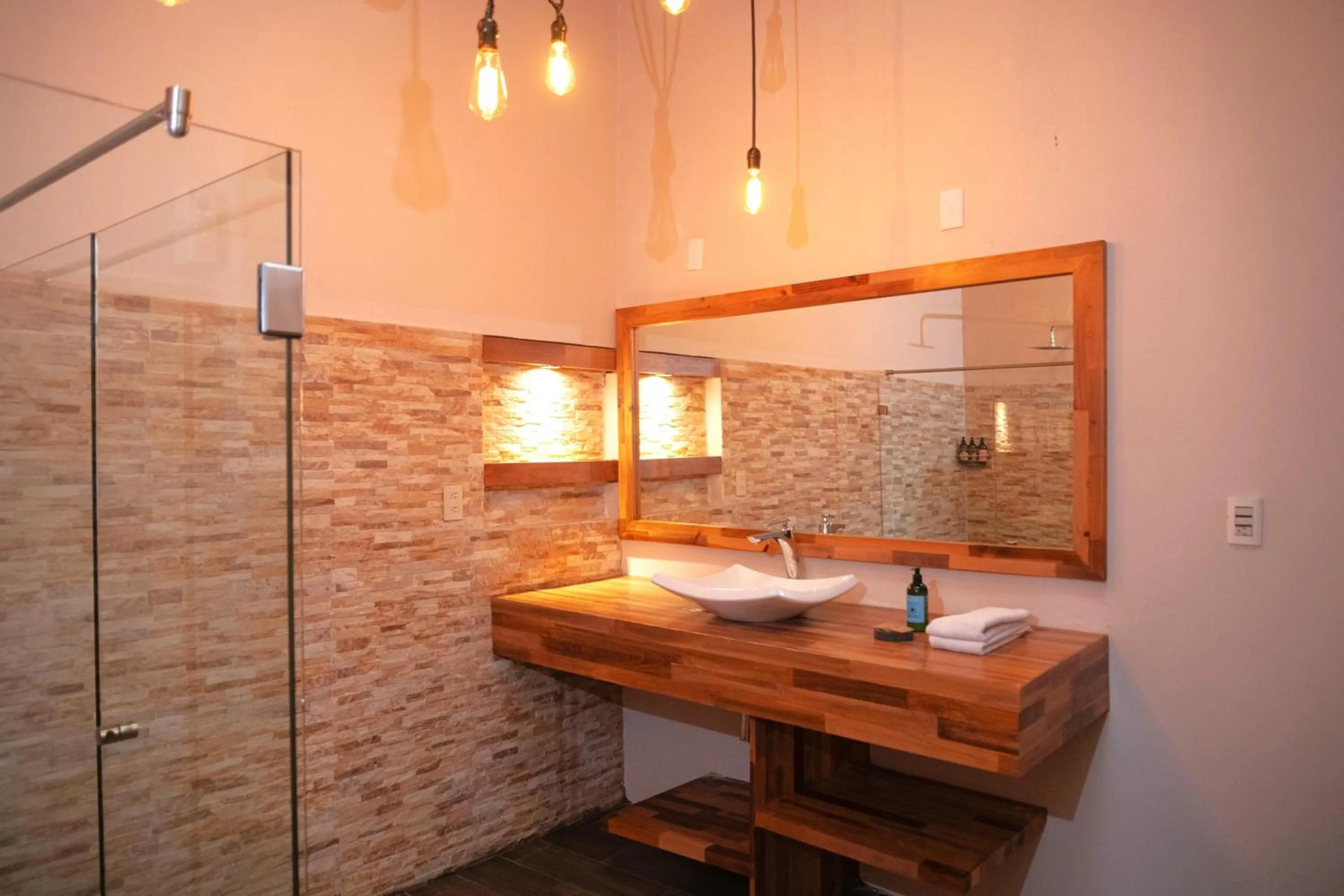 Bathroom in Sereno Hotel