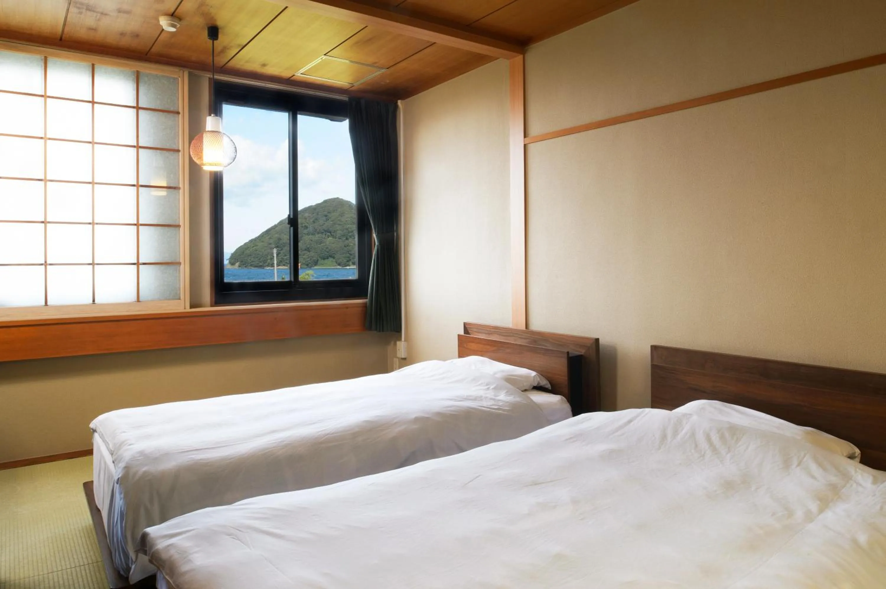 Sea view, Bed in Yadoya Tsubaki