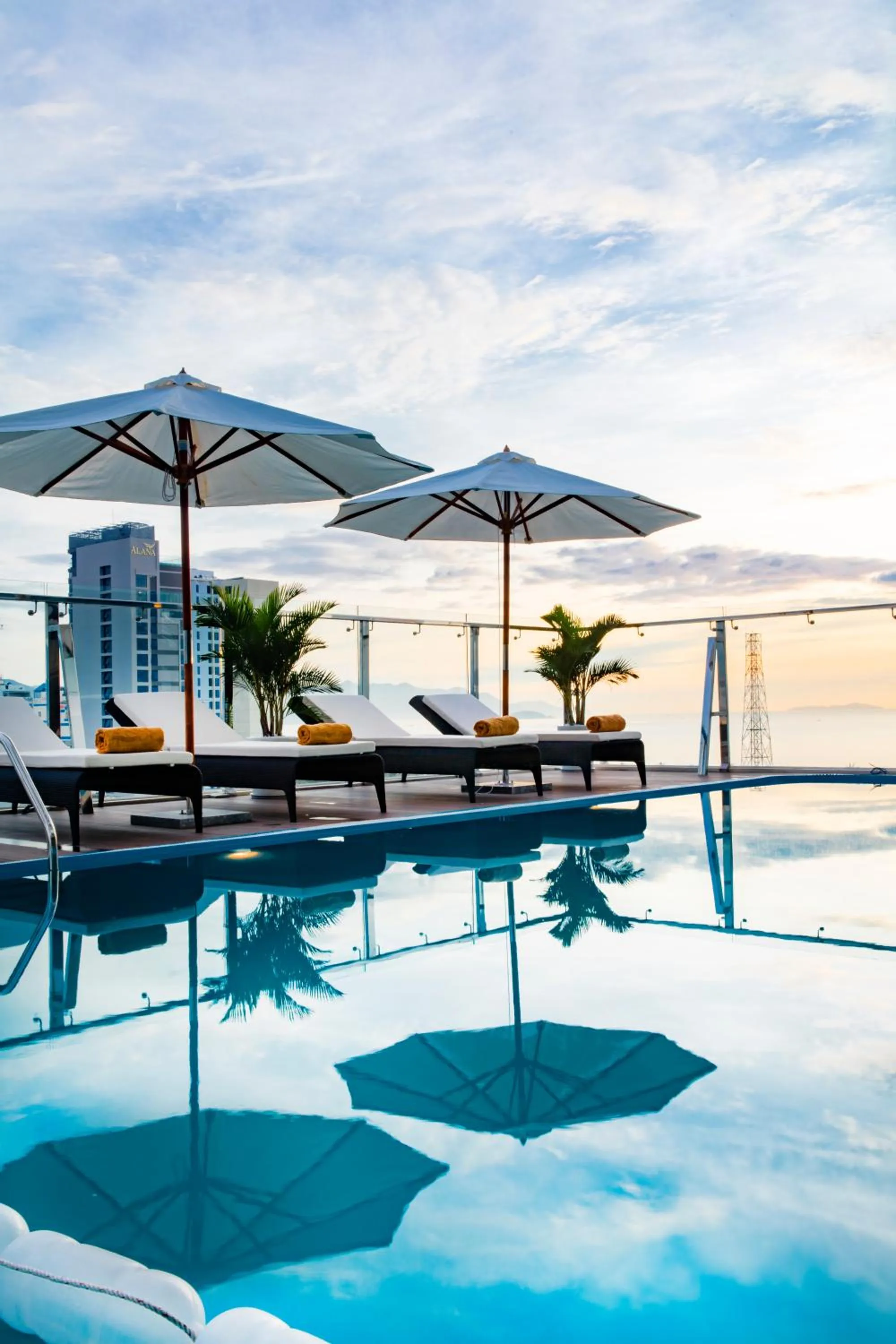 Swimming pool in Stella Maris Nha Trang Hotel