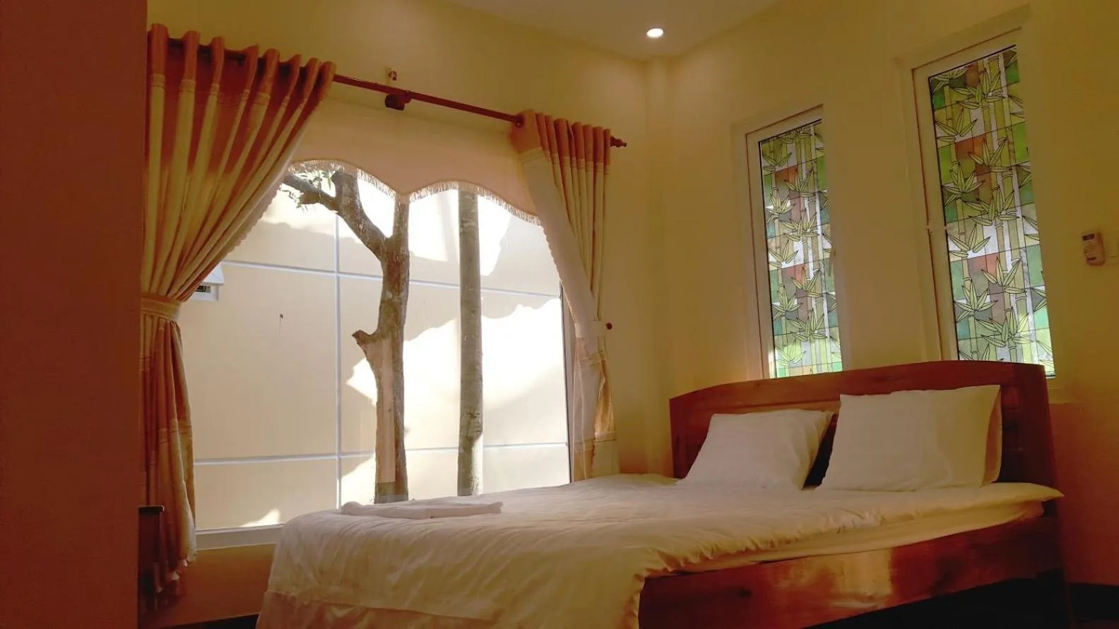 Bed in Sun & Wind Paradise Bungalow