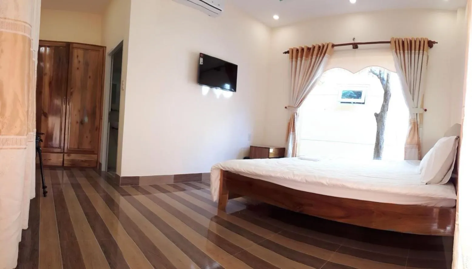 Bed in Sun & Wind Paradise Bungalow