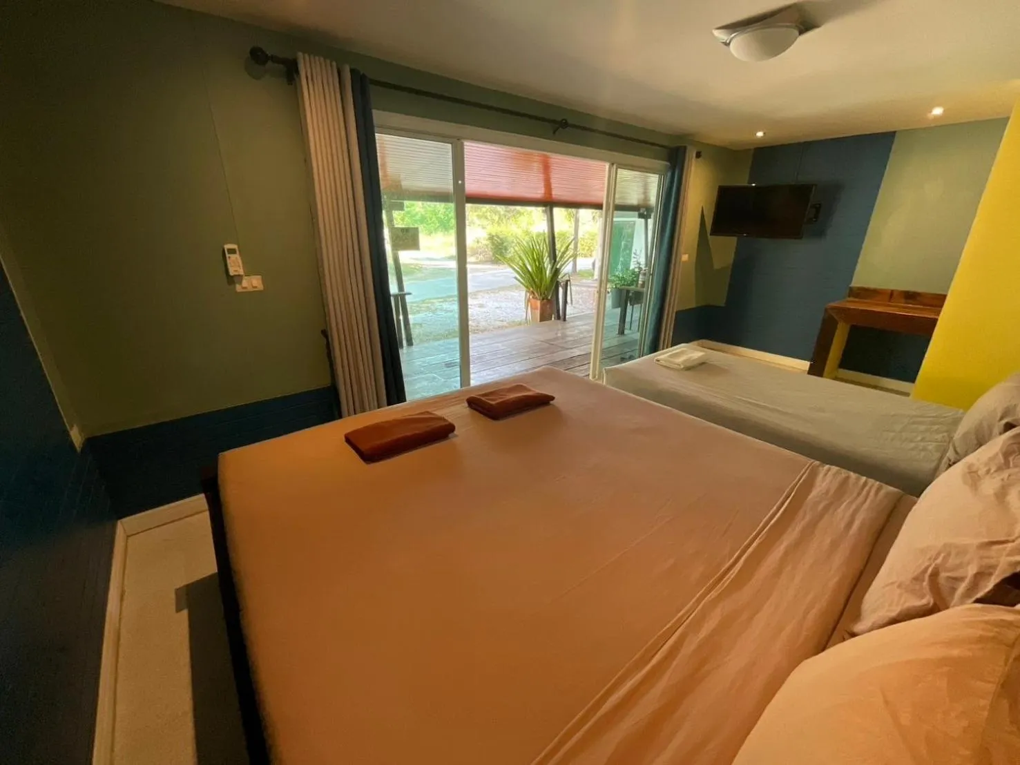 Bed in Rayonghouse Resort