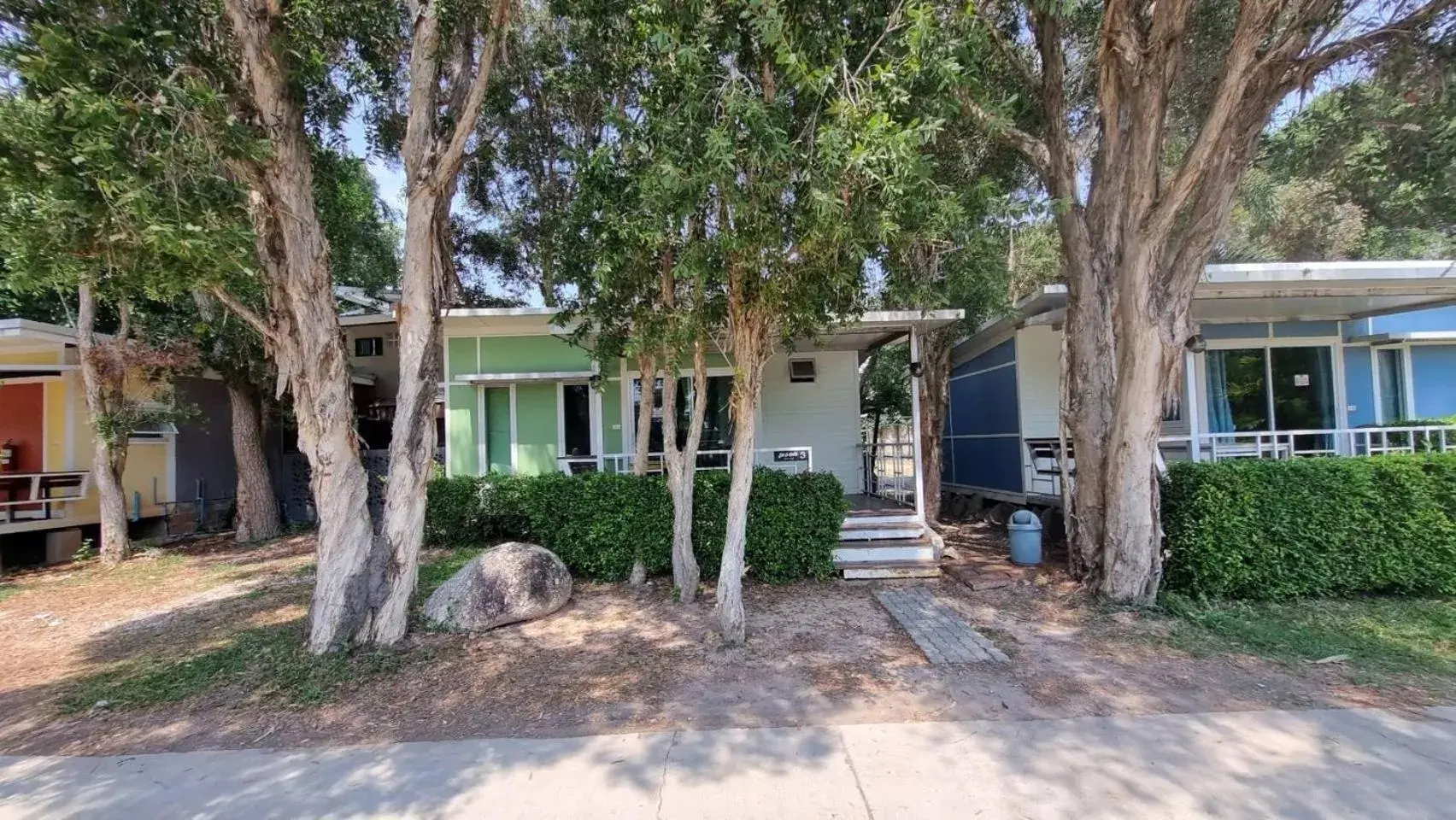 Deluxe Bungalow in Rayonghouse Resort Deluxe Bungalow in Rayonghouse Resort