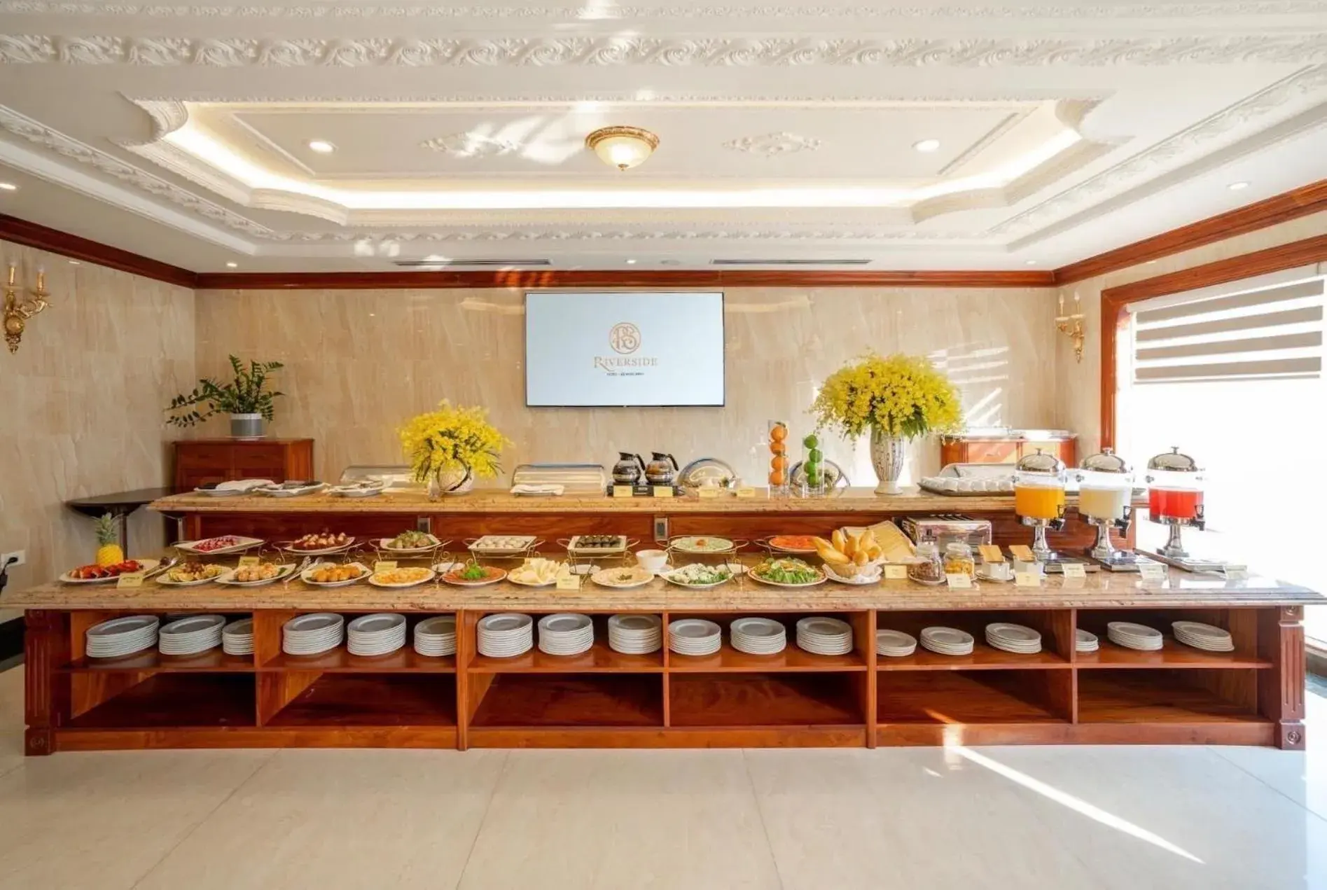 Restaurant/places to eat in Riverside Hotel Quang Binh Restaurant/places to eat in Riverside Hotel Quang Binh