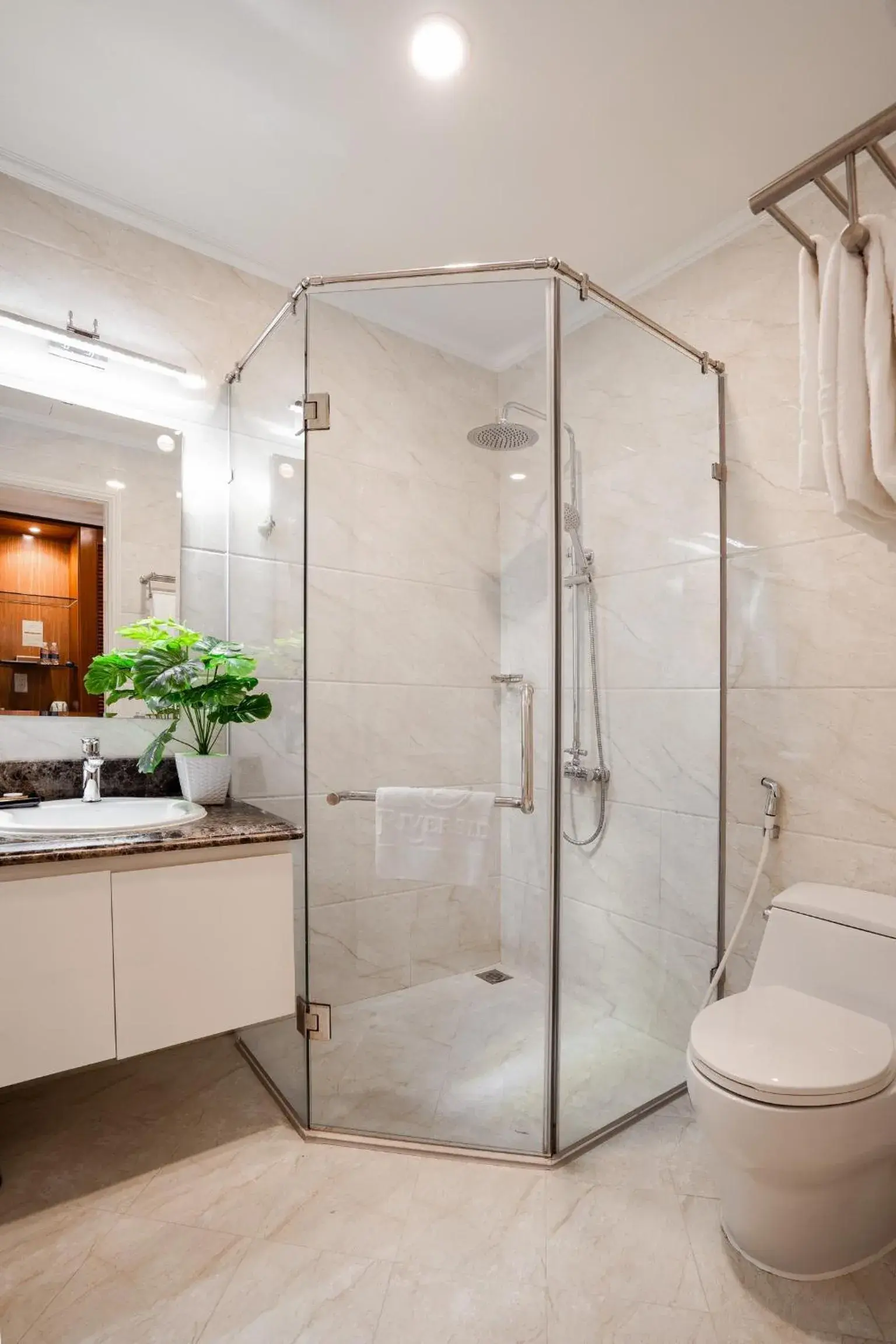 Bathroom in Riverside Hotel Quang Binh Bathroom in Riverside Hotel Quang Binh