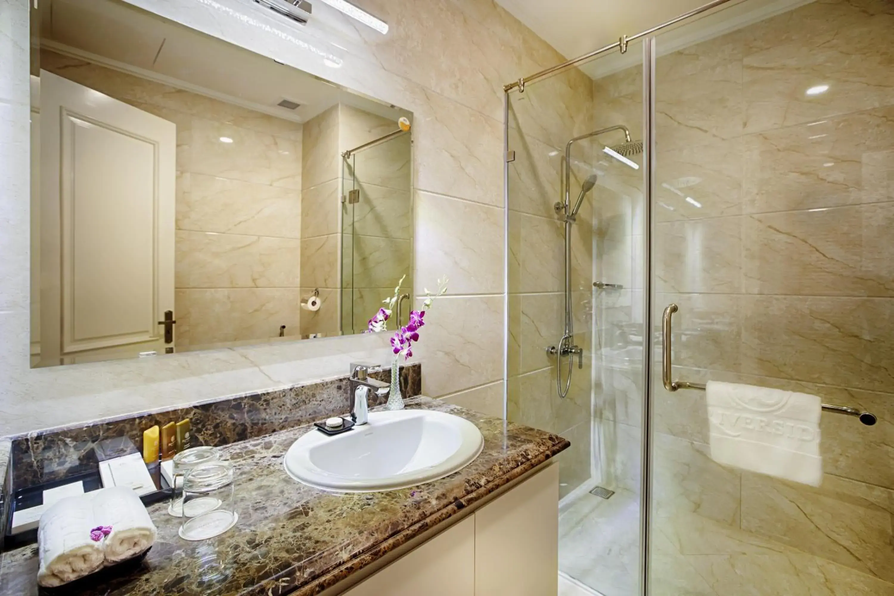 Bathroom in Riverside Hotel Quang Binh Bathroom in Riverside Hotel Quang Binh