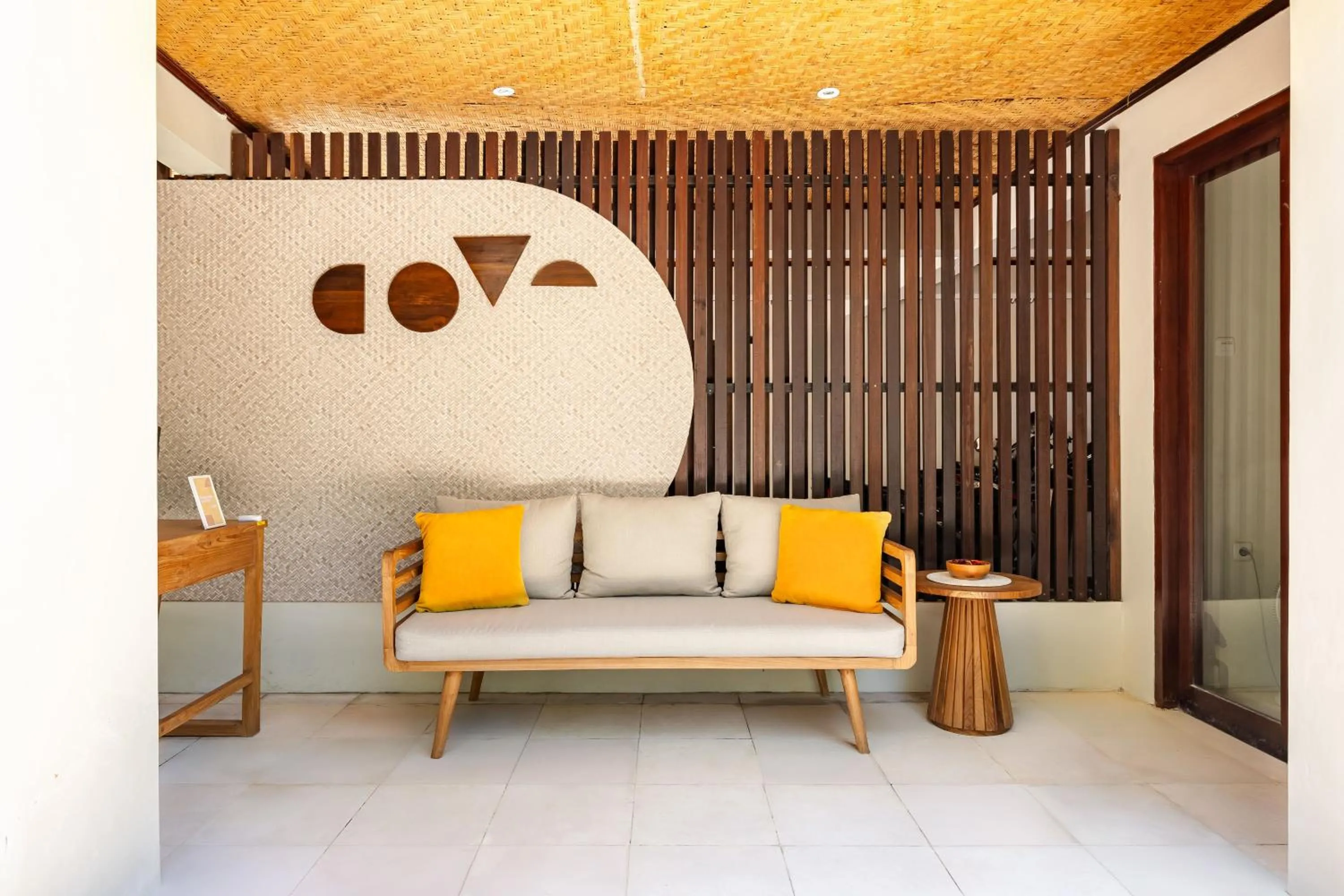 Seating area in Cove Urbanest Inn