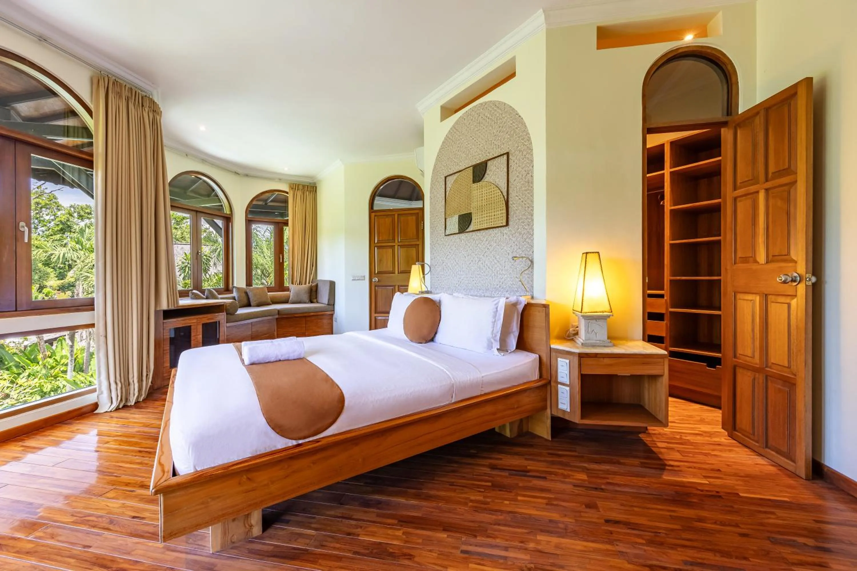 Bedroom, Bed in Cove Urbanest Inn