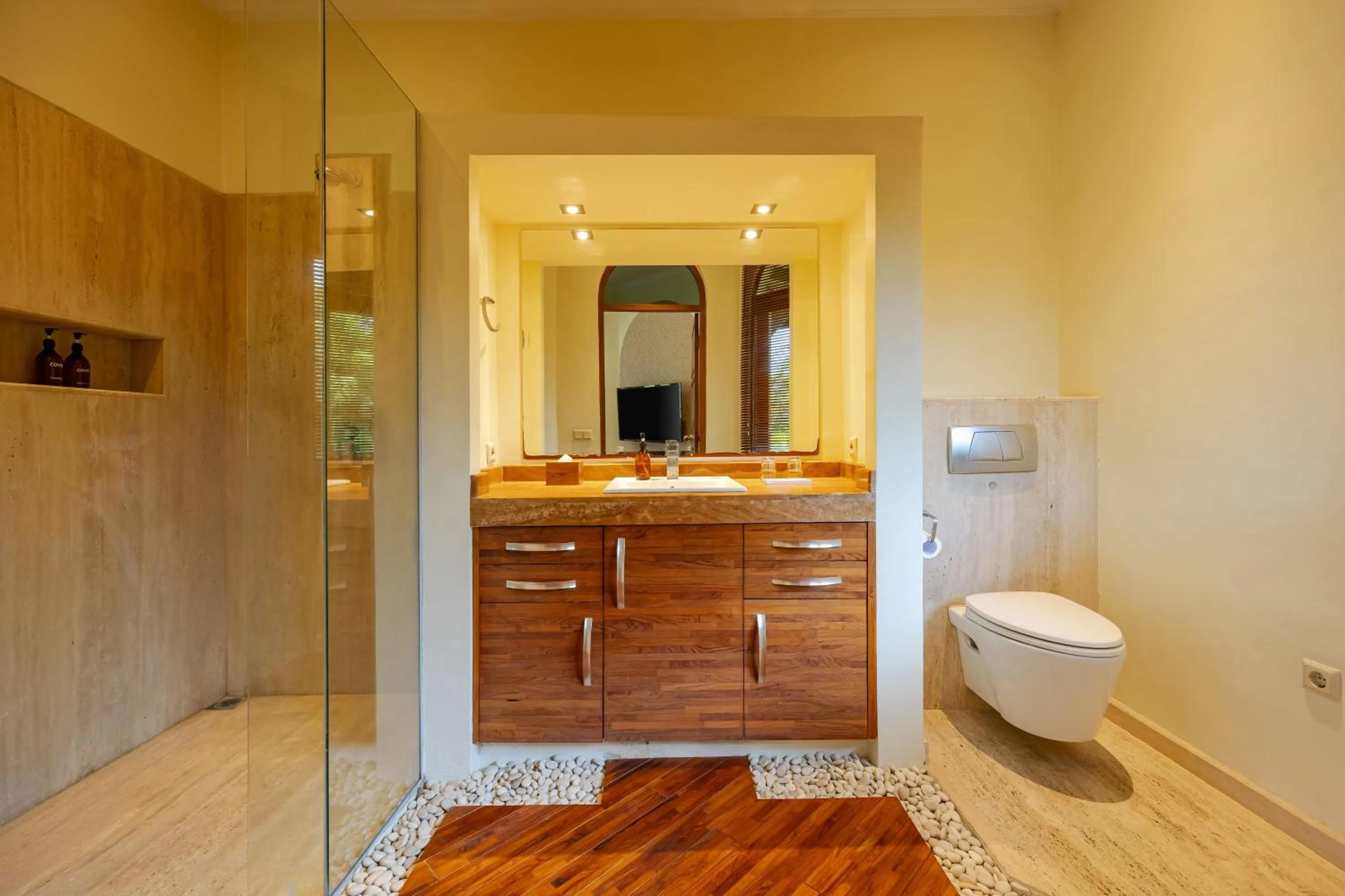 Bathroom in Cove Urbanest Inn