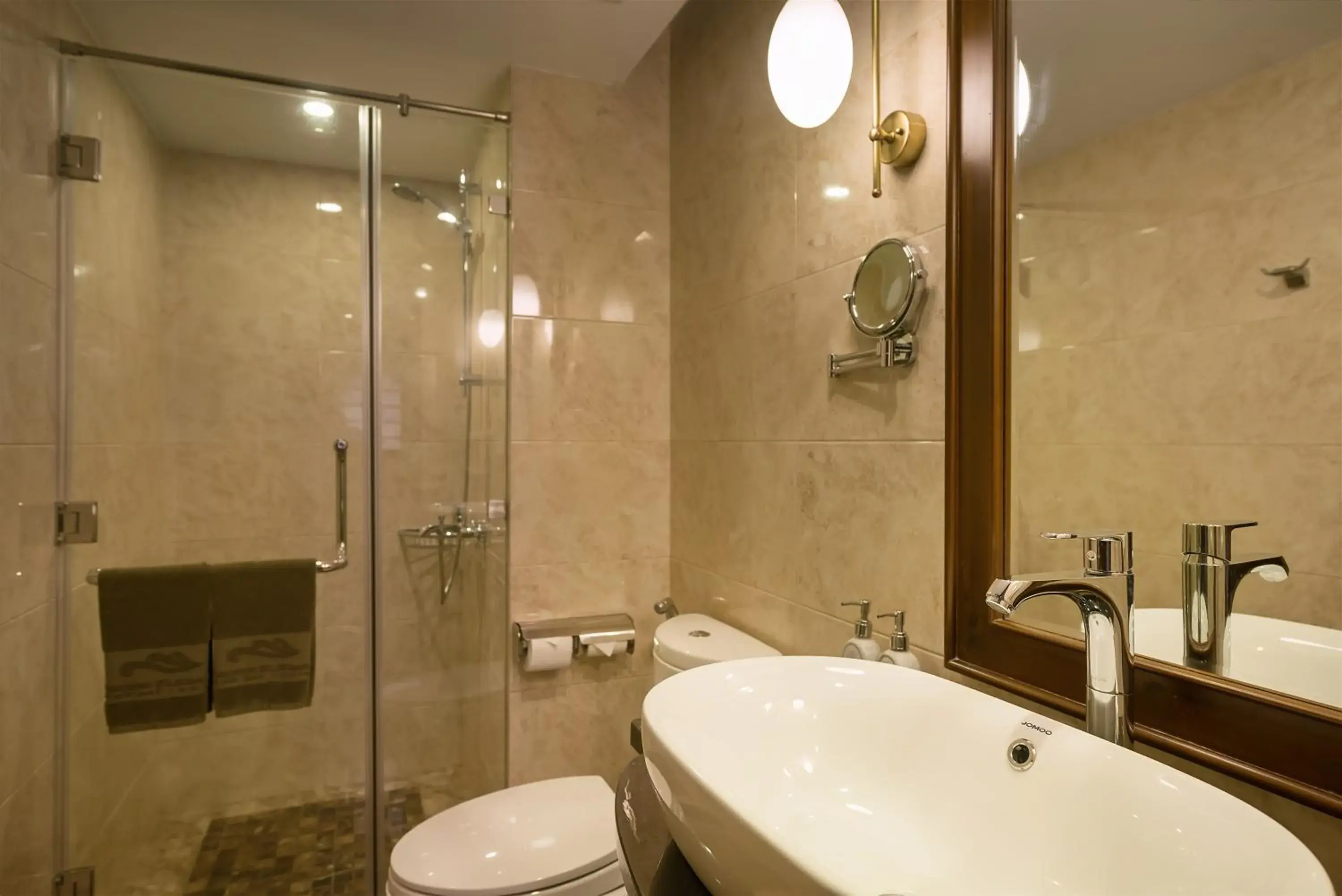 Bathroom in Paradise Elegance Cruise Halong Bathroom in Paradise Elegance Cruise Halong