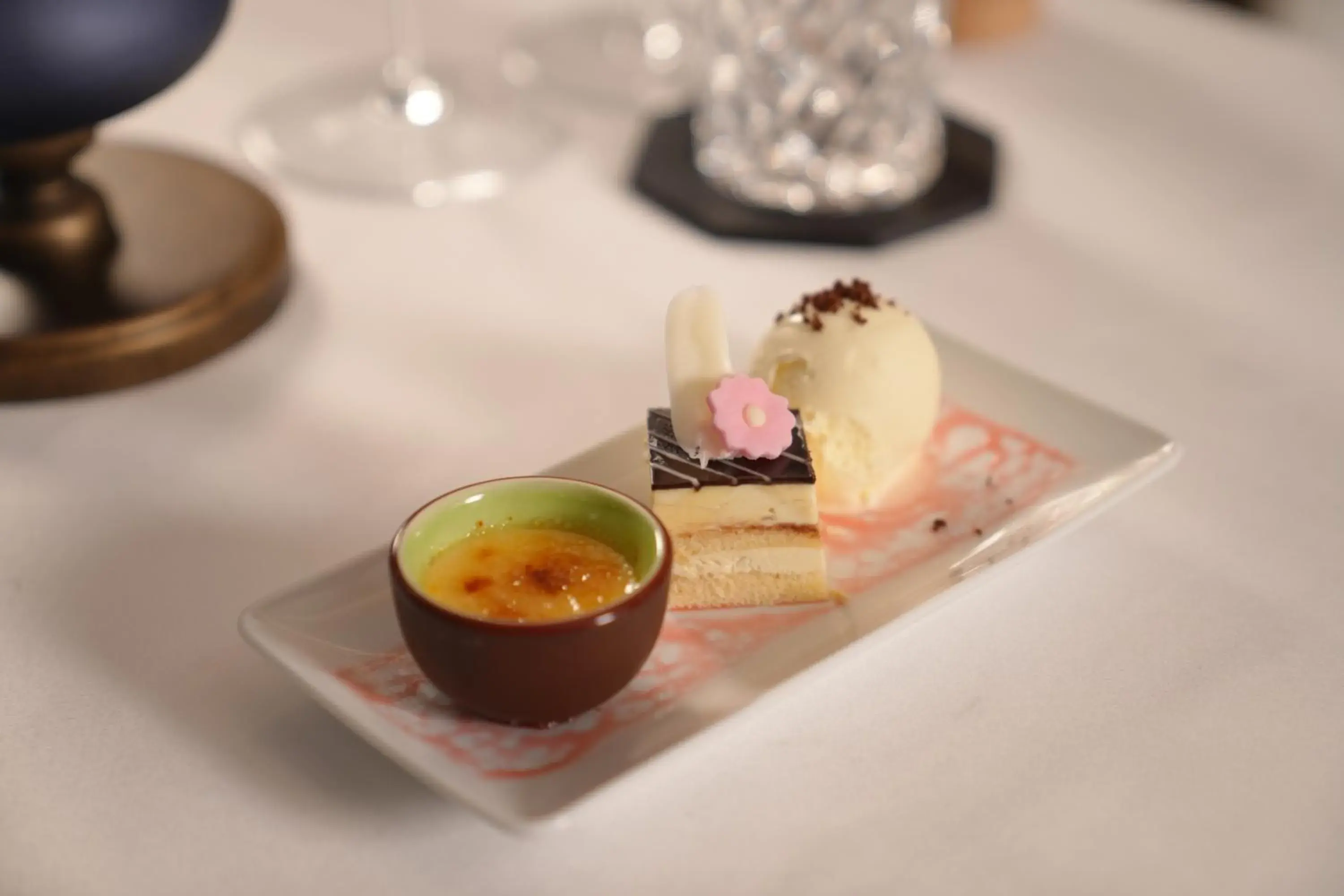 Restaurant/places to eat in Paradise Elegance Cruise Halong Restaurant/places to eat in Paradise Elegance Cruise Halong