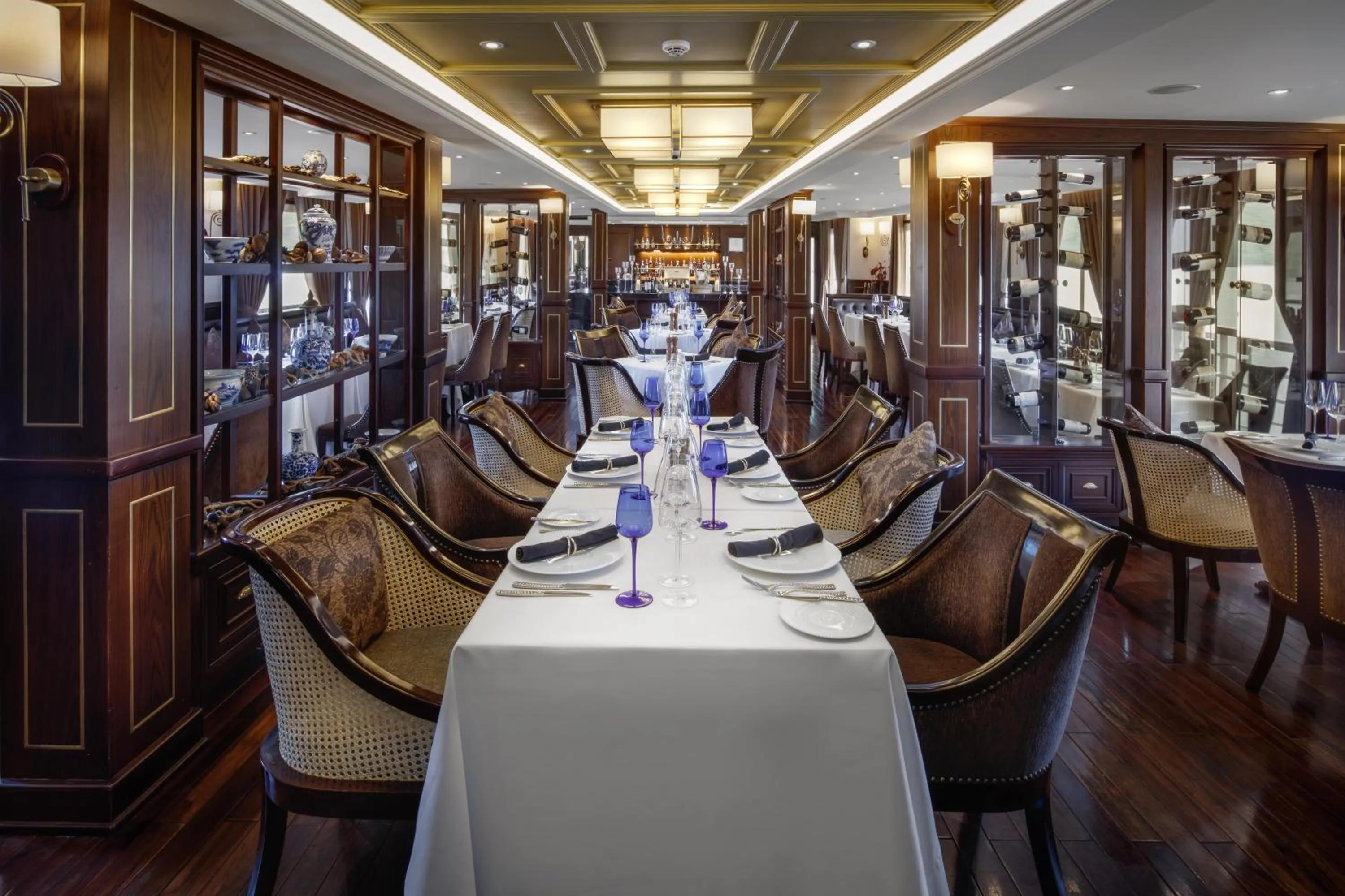 Restaurant/places to eat in Paradise Elegance Cruise Halong