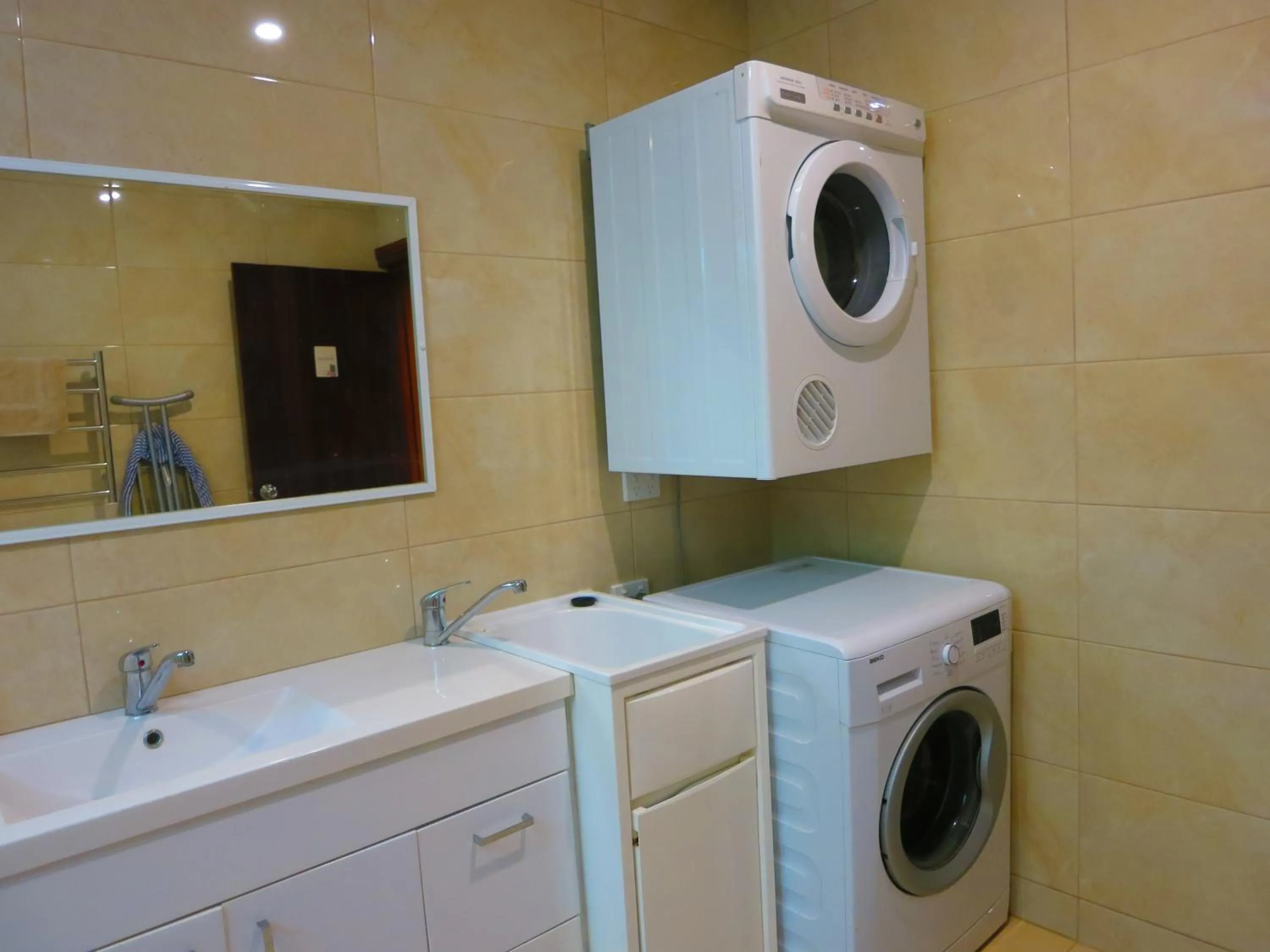 The Cocos Padang Lodge