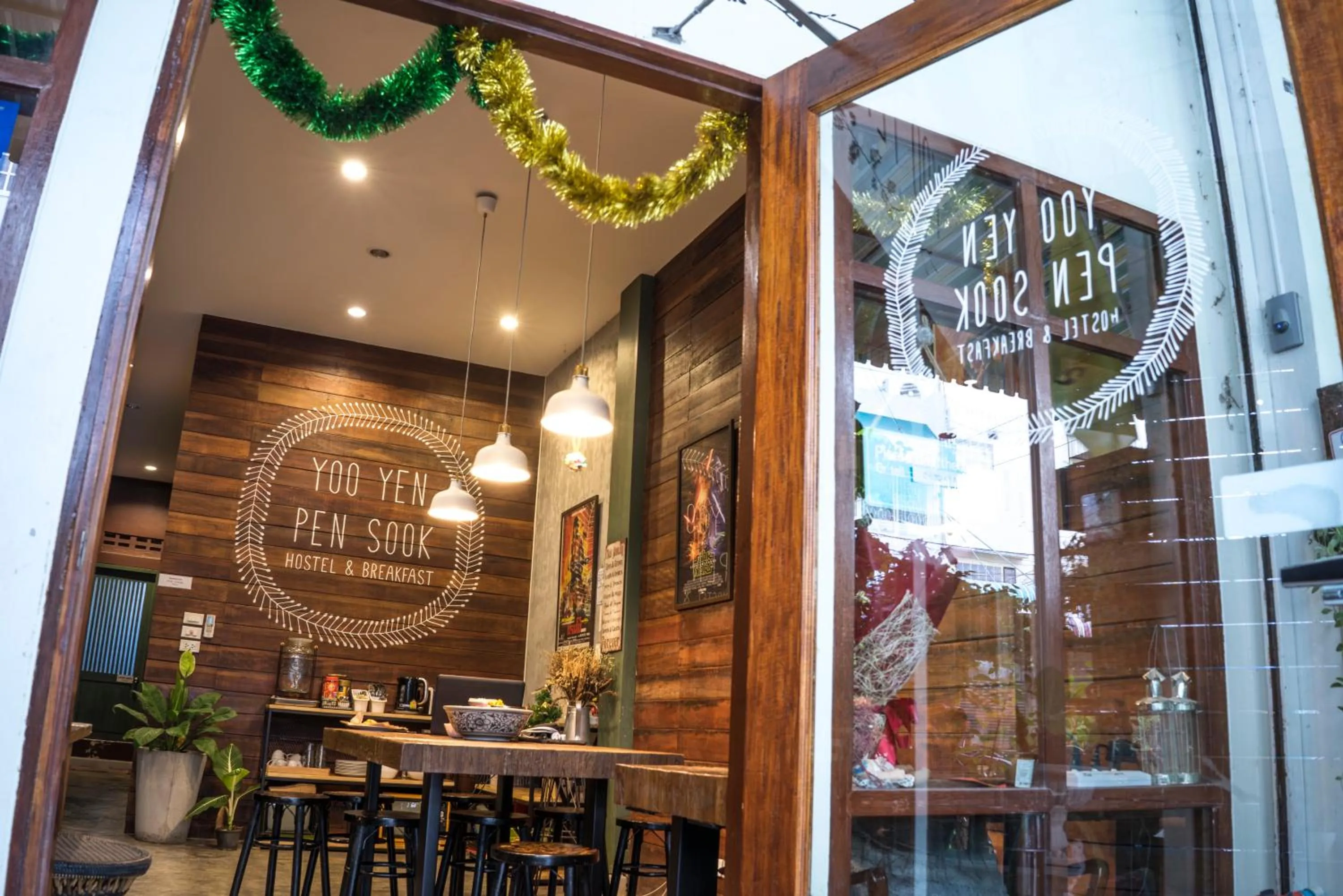 Facade/entrance in Yoo Yen Pen Sook