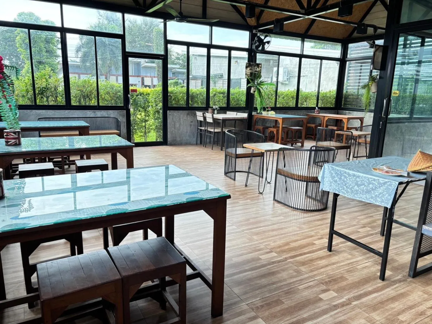 Restaurant/places to eat in Le Park 23 Boutique Resort