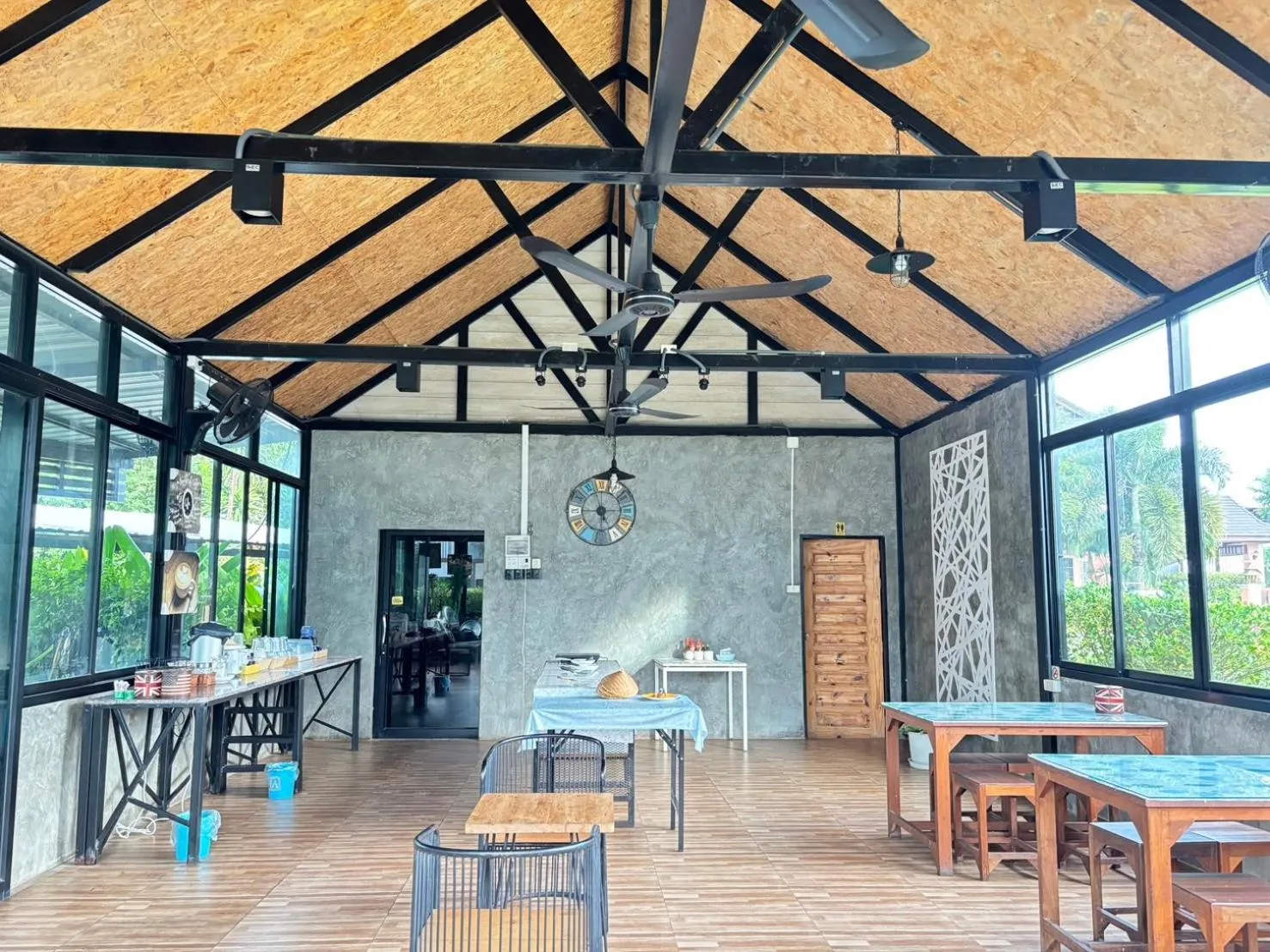 Restaurant/places to eat in Le Park 23 Boutique Resort