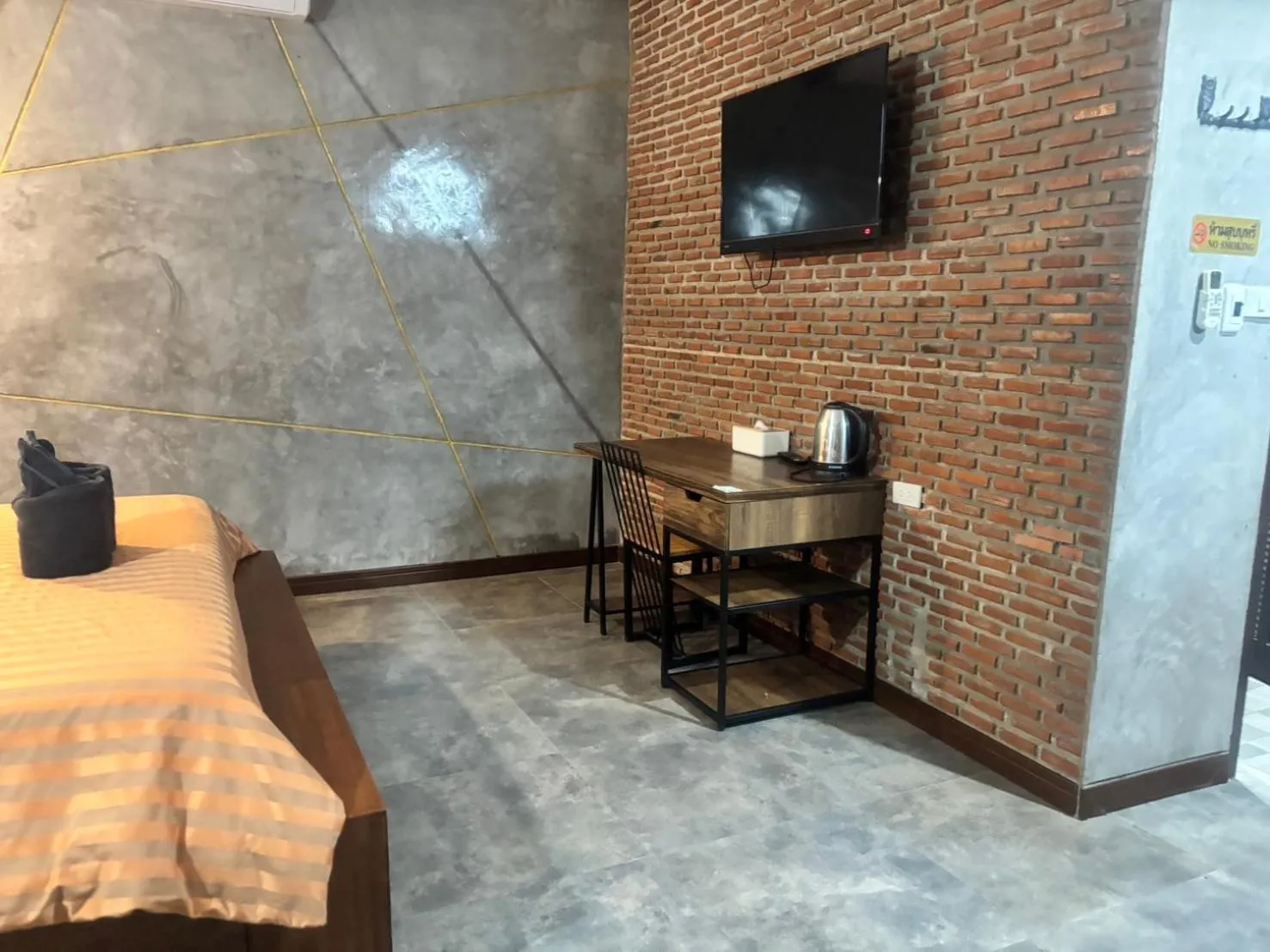 TV and multimedia in Le Park 23 Boutique Resort