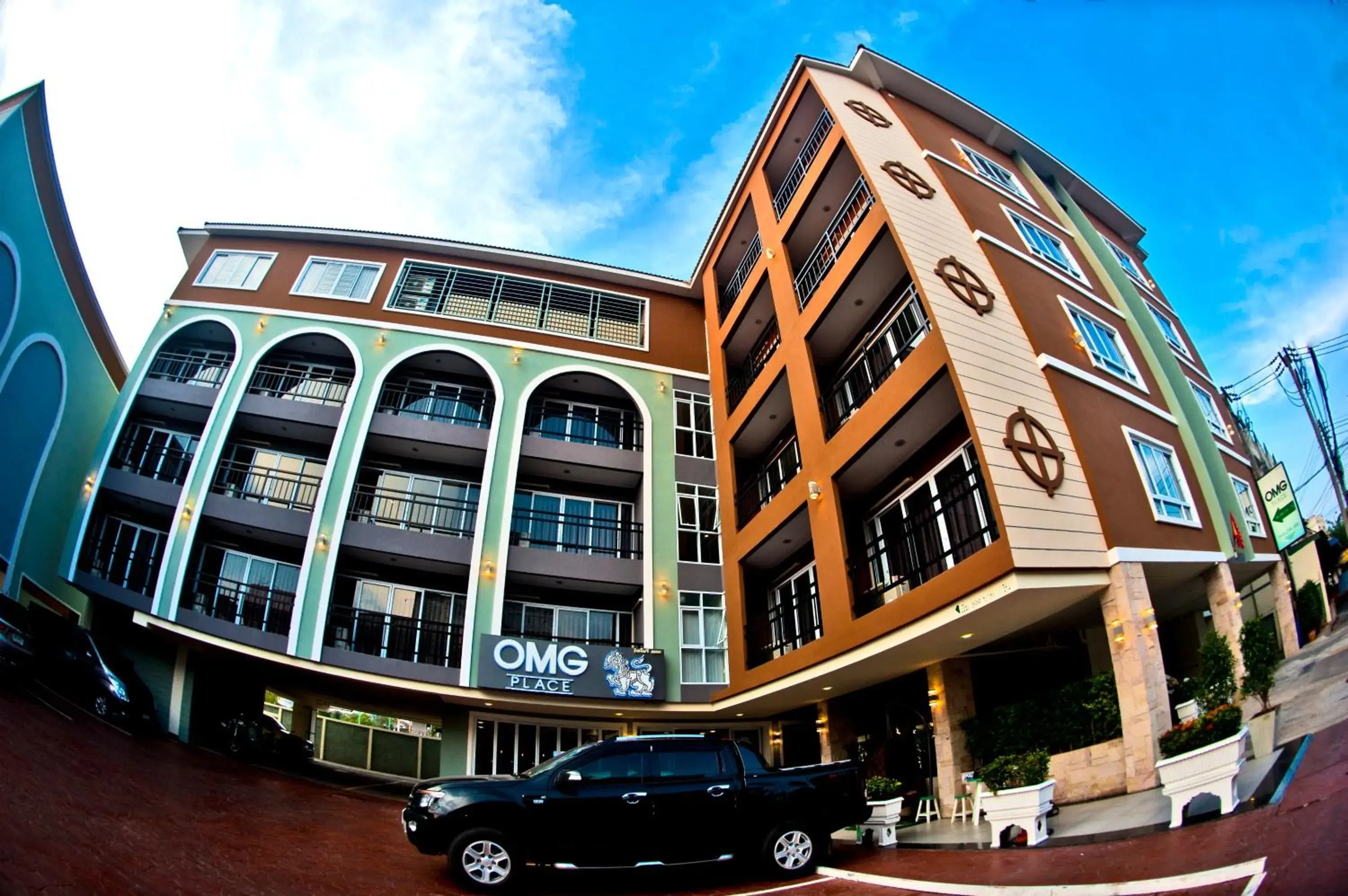 Property building in OMG Hotel Property building in OMG Hotel