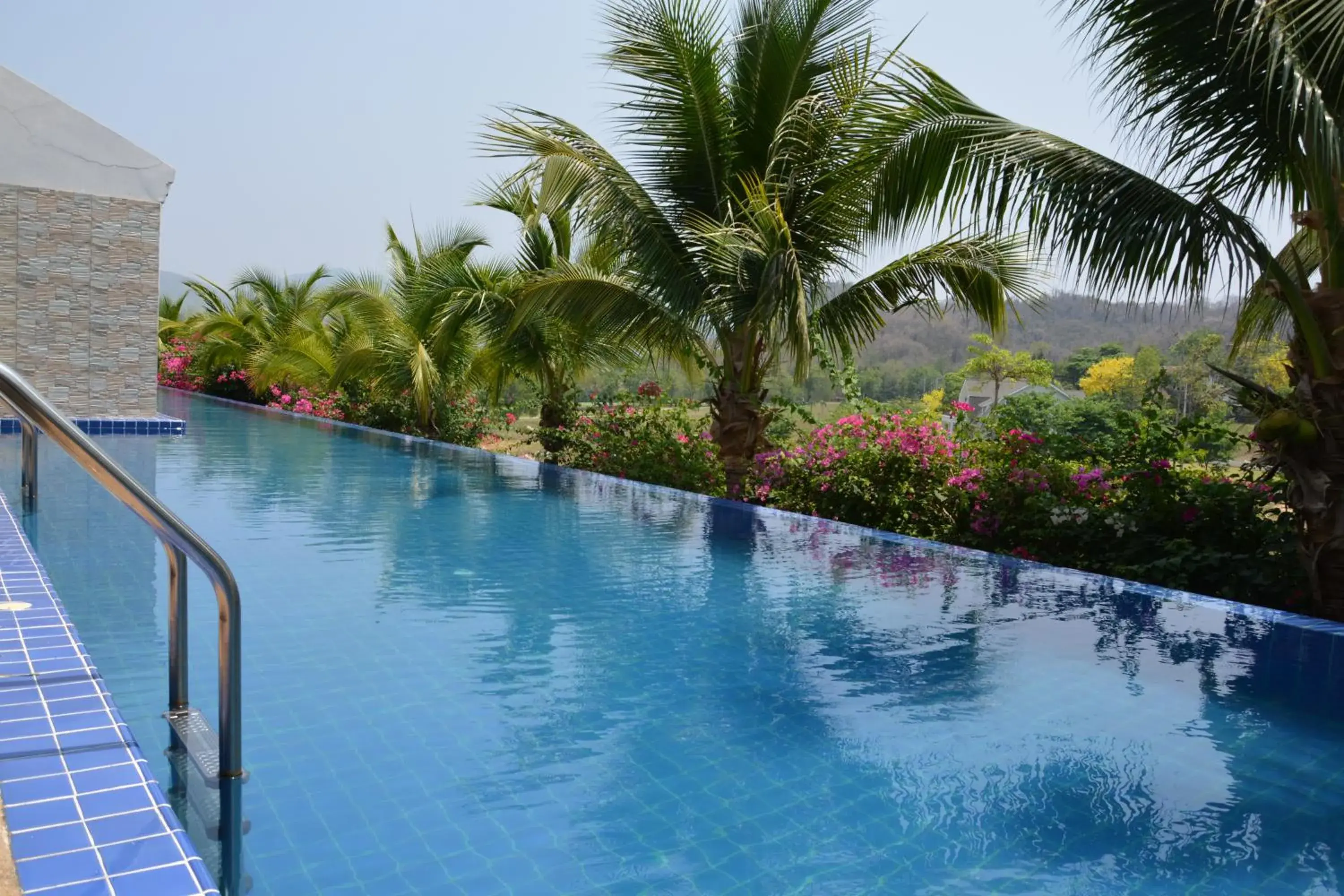 Swimming pool in Sir James Resort Swimming pool in Sir James Resort