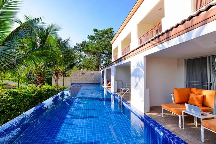 Swimming pool in Sir James Resort