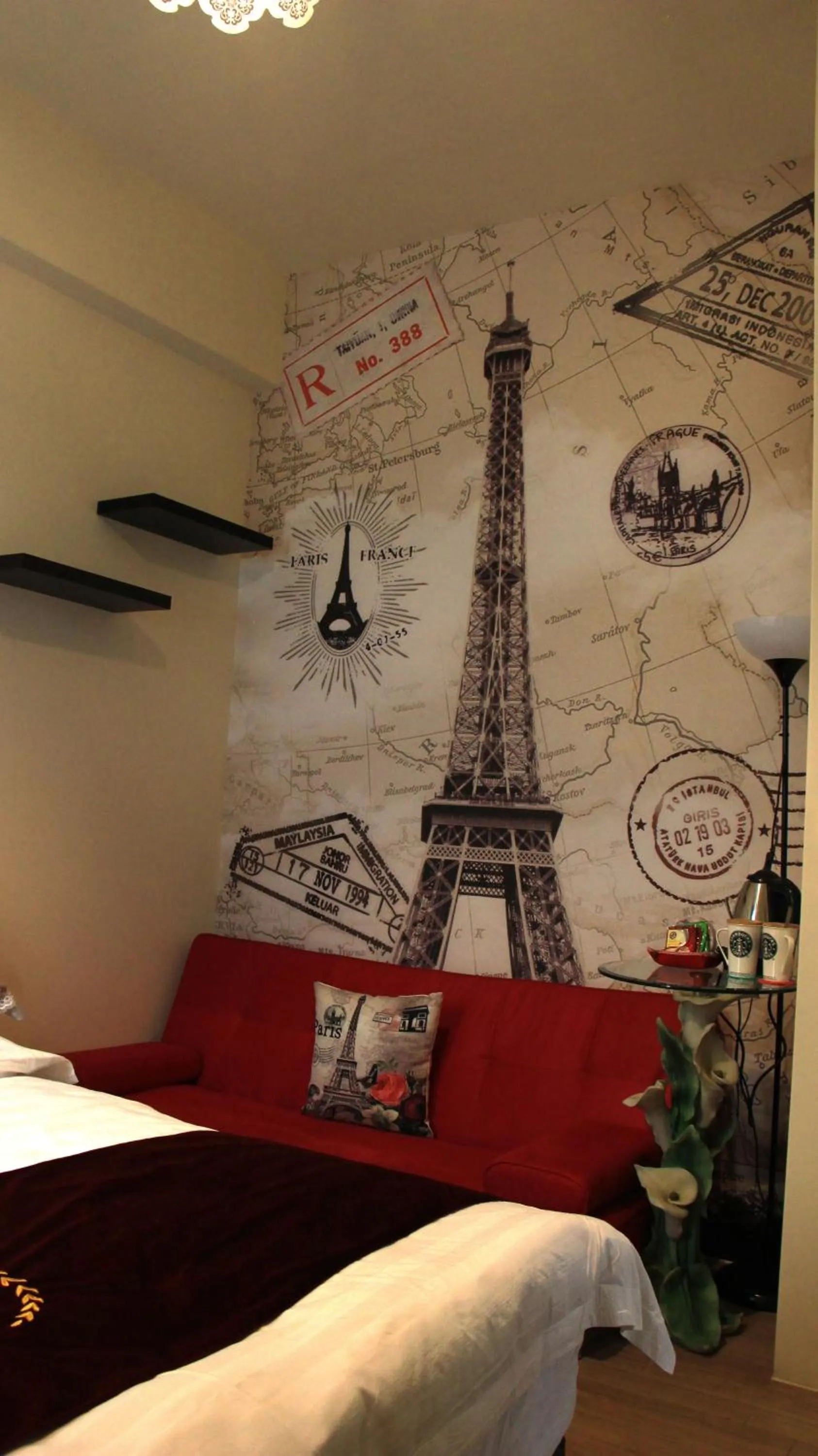 Property building, Bed in Waltz Villa