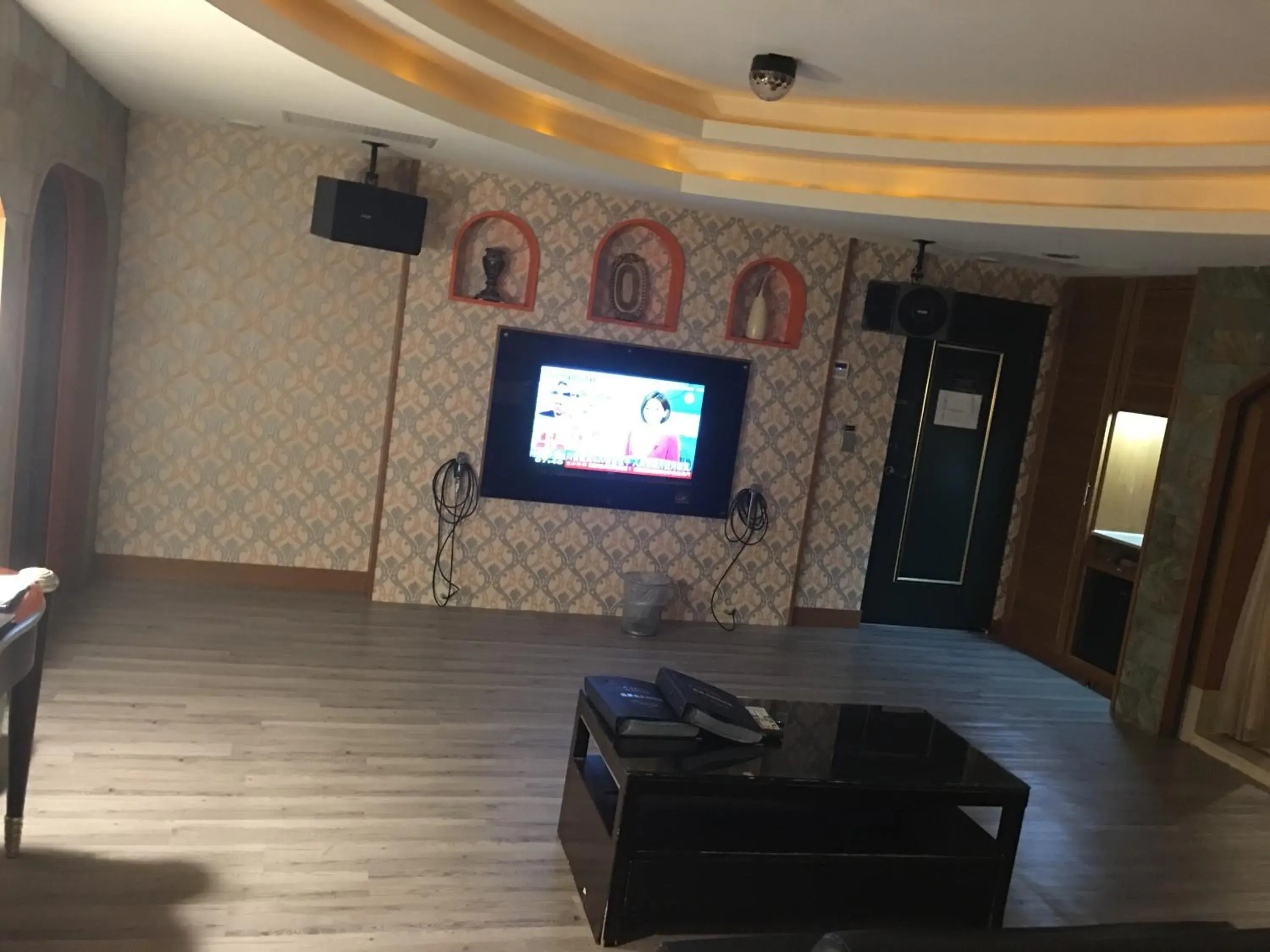 TV/Entertainment Center in Discovery Motel - Tucheng