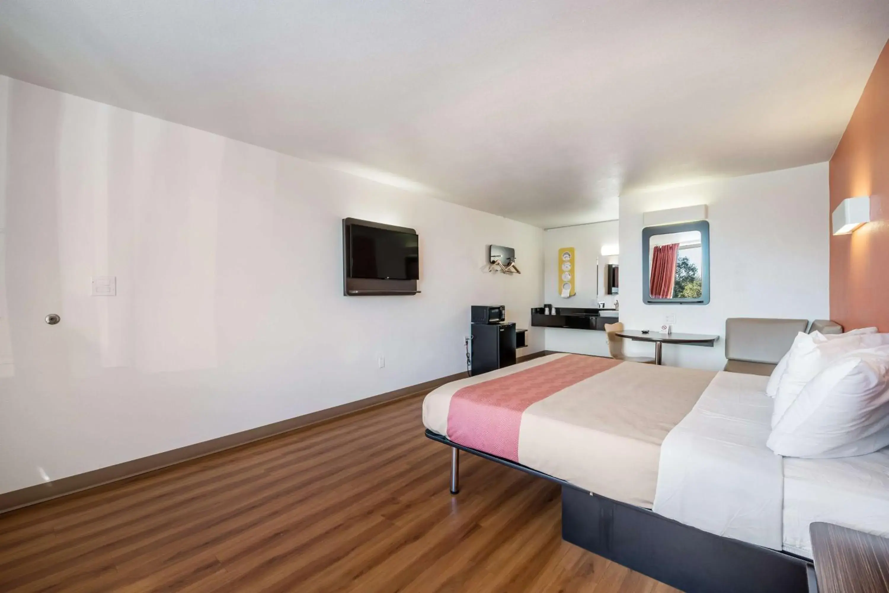 TV and multimedia, Bed in Motel 6-Connellys Springs, NC TV and multimedia, Bed in Motel 6-Connellys Springs, NC